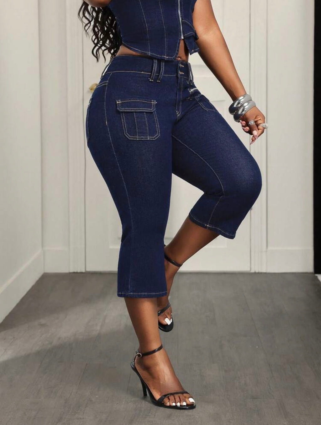 Women’s Skinny 7/8 Length Denim Pants with Pockets & Button Detail