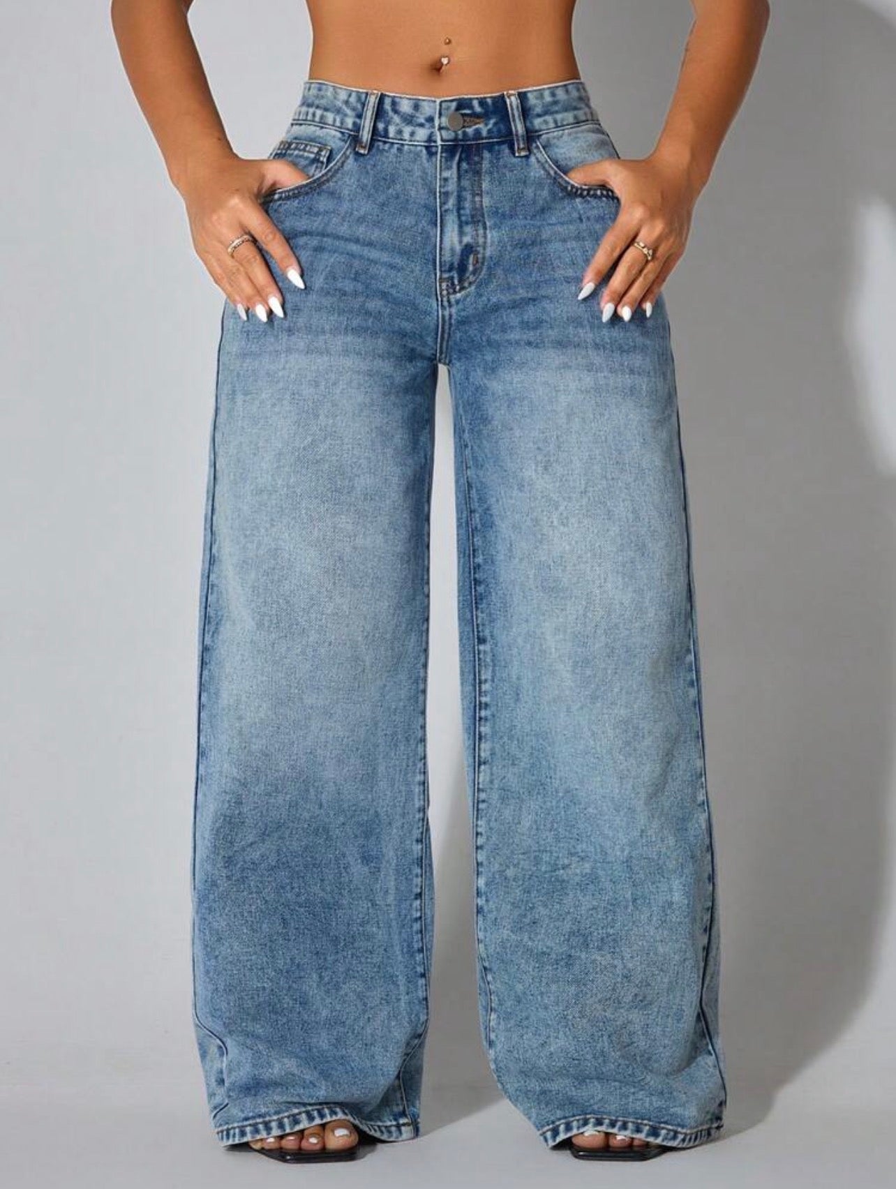 Women’s Low-Waist Wide-Leg Denim Jeans with Slant Pockets – Casual Everyday Wear