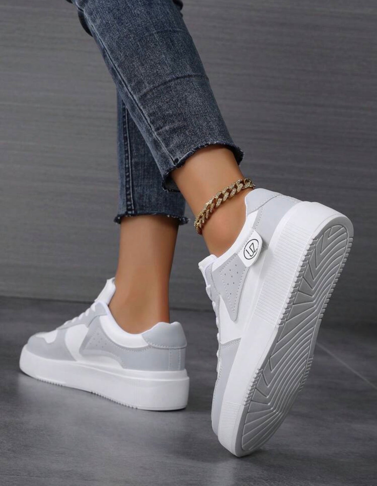 Women’s Lightweight White Casual Sneakers for Everyday Street Style