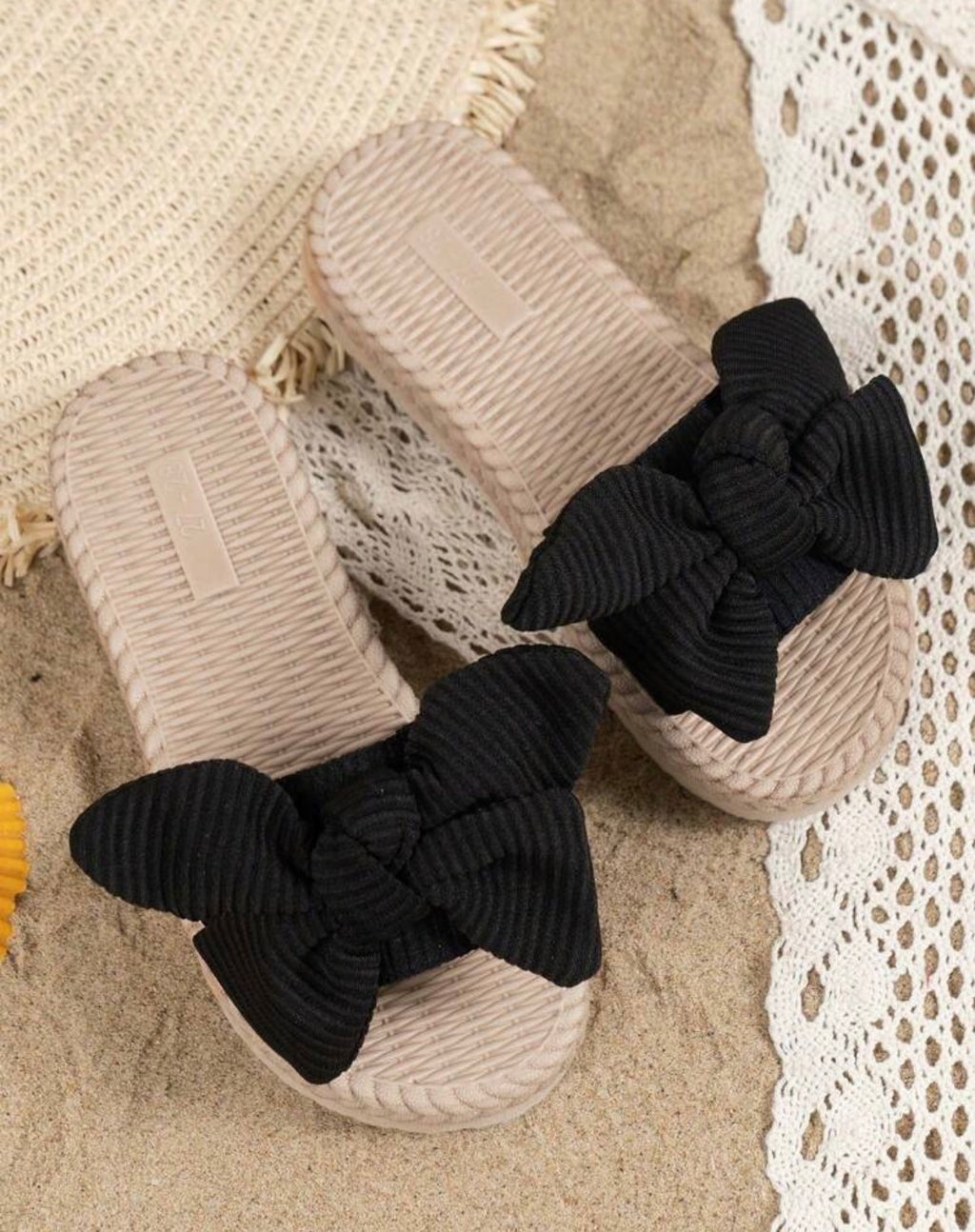 Girls’ Lightweight Bowknot Beach Slippers with Simple Stylish Design