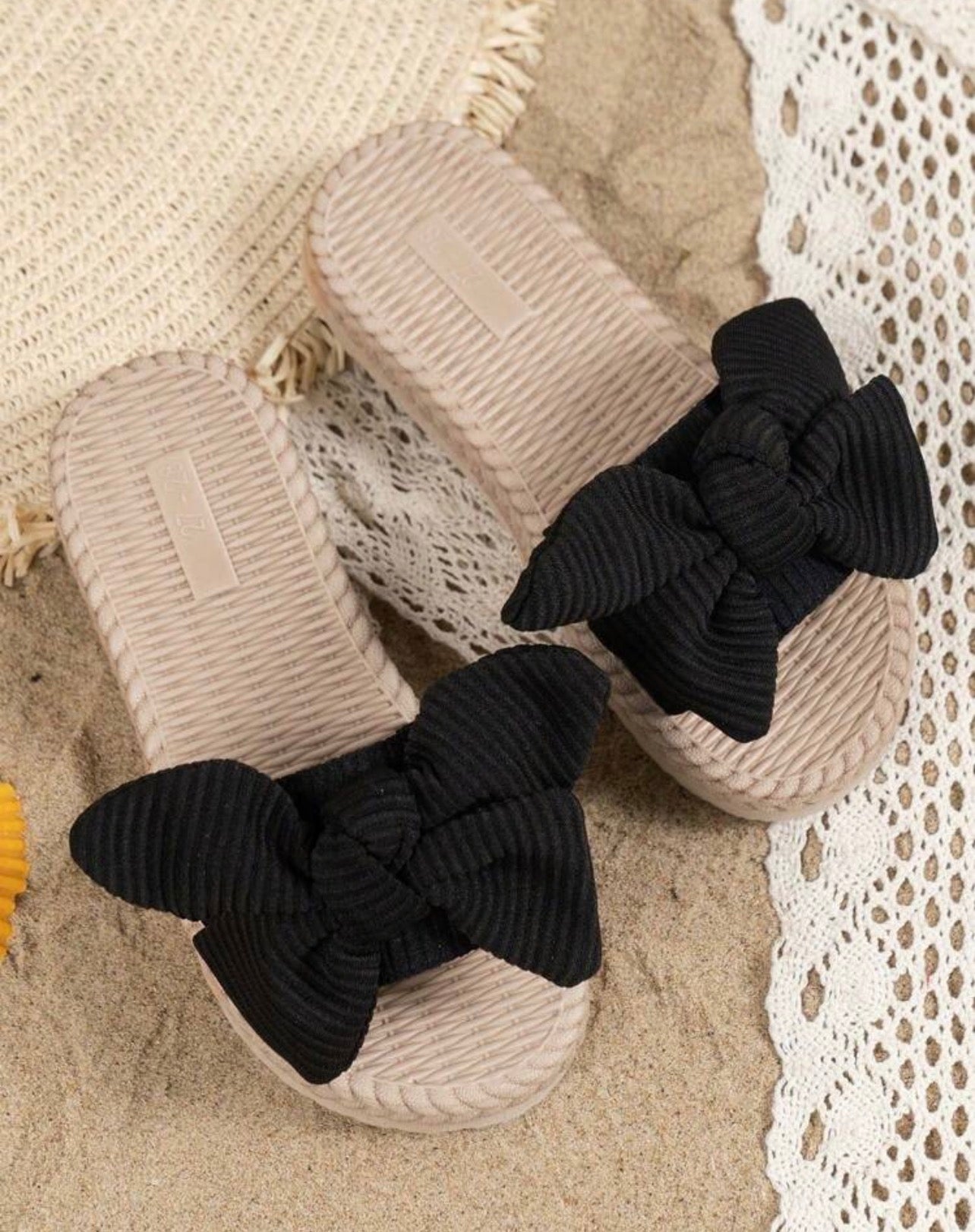 Girls’ Lightweight Bowknot Beach Slippers with Simple Stylish Design