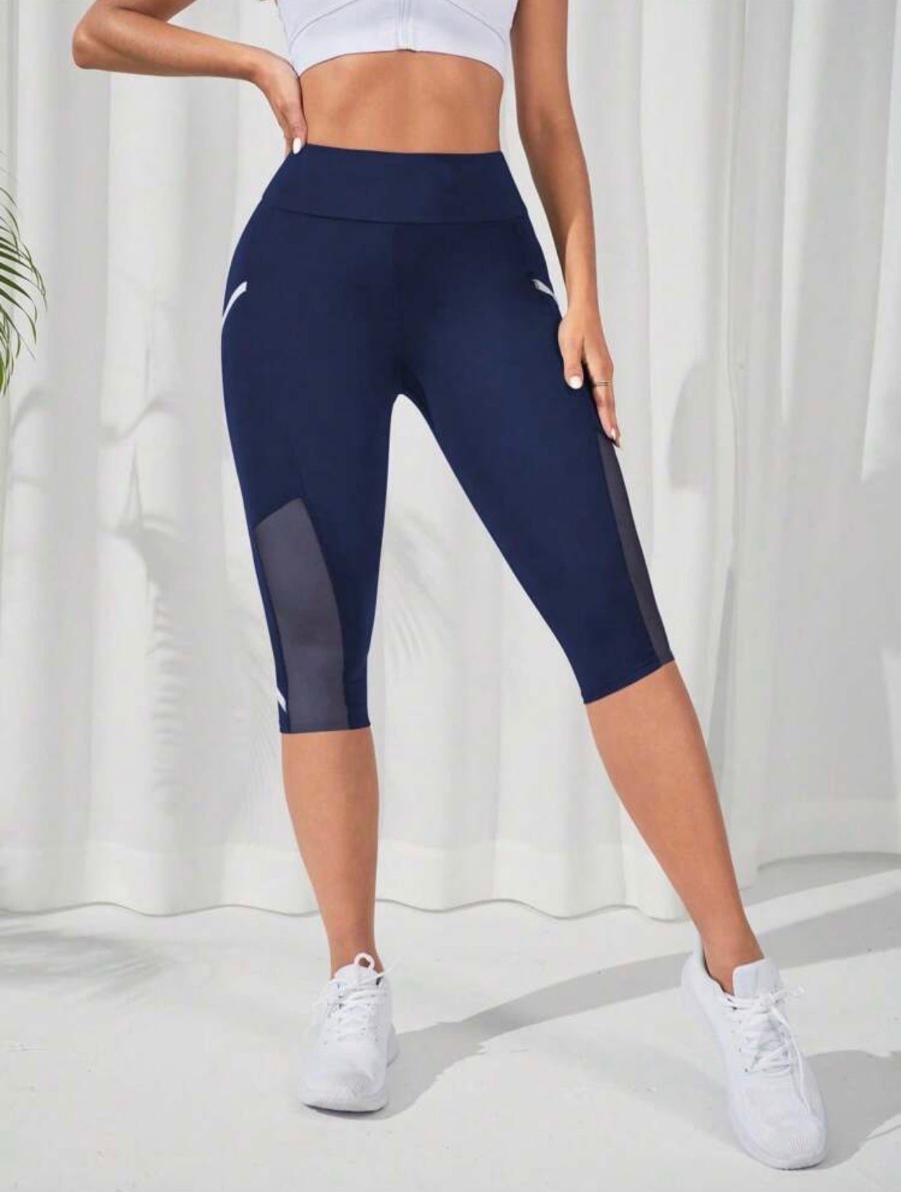 Women’s Contrast Mesh Capri Sports Leggings for Yoga & Workout