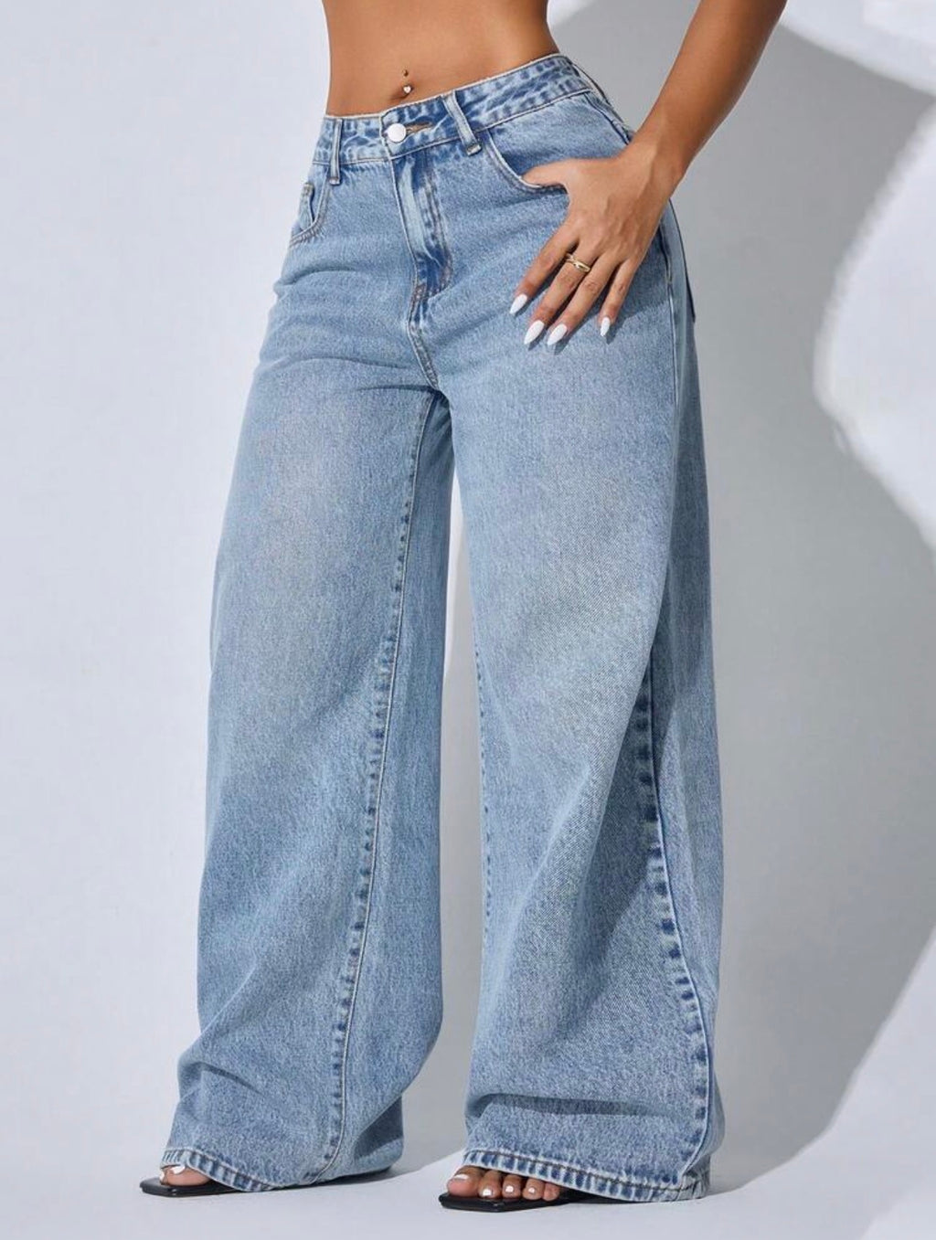 Women’s Low-Waist Wide-Leg Denim Jeans with Slant Pockets – Casual Everyday Wear