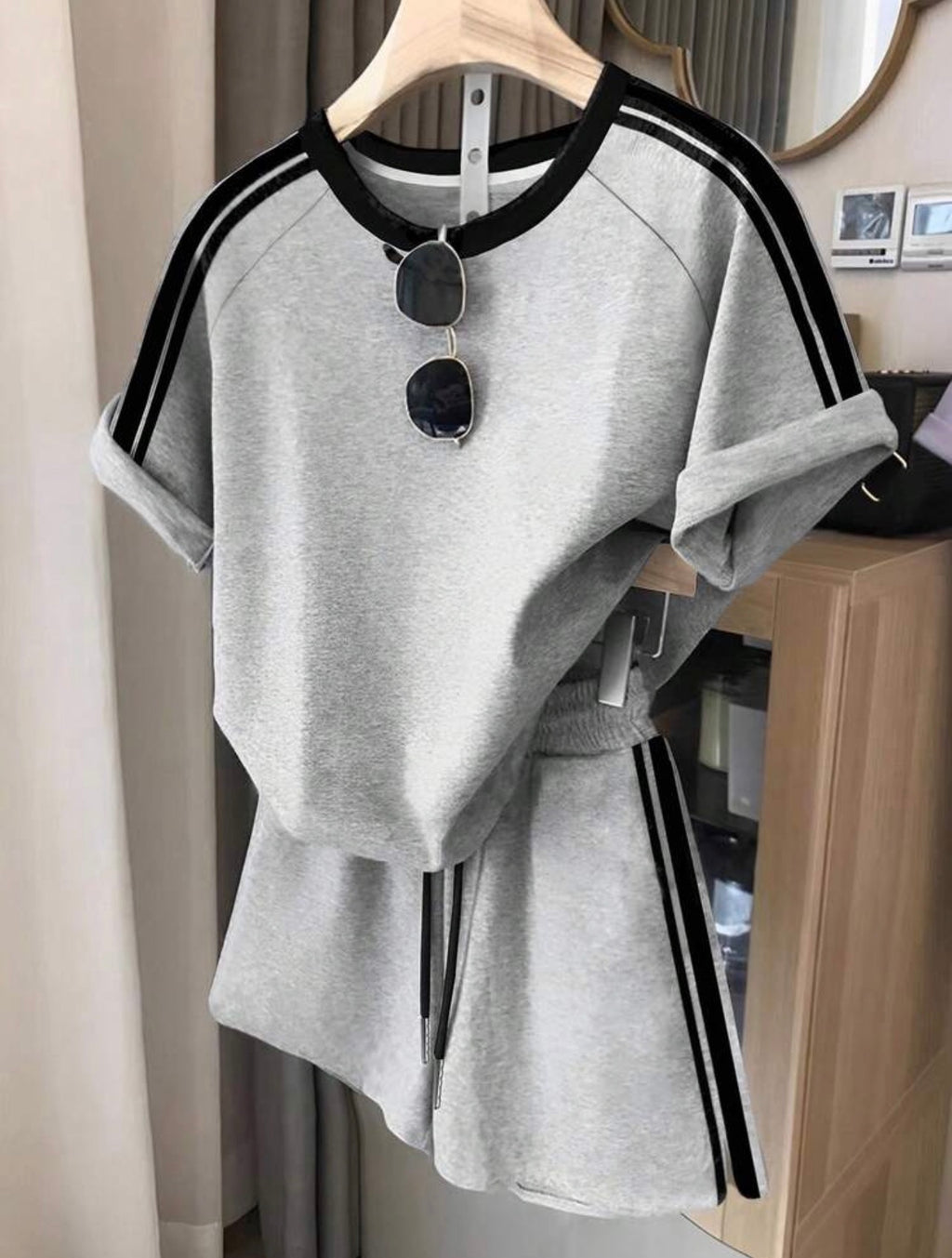 Women’s Colorblock Striped T-Shirt & Shorts Two-Piece Sporty Set