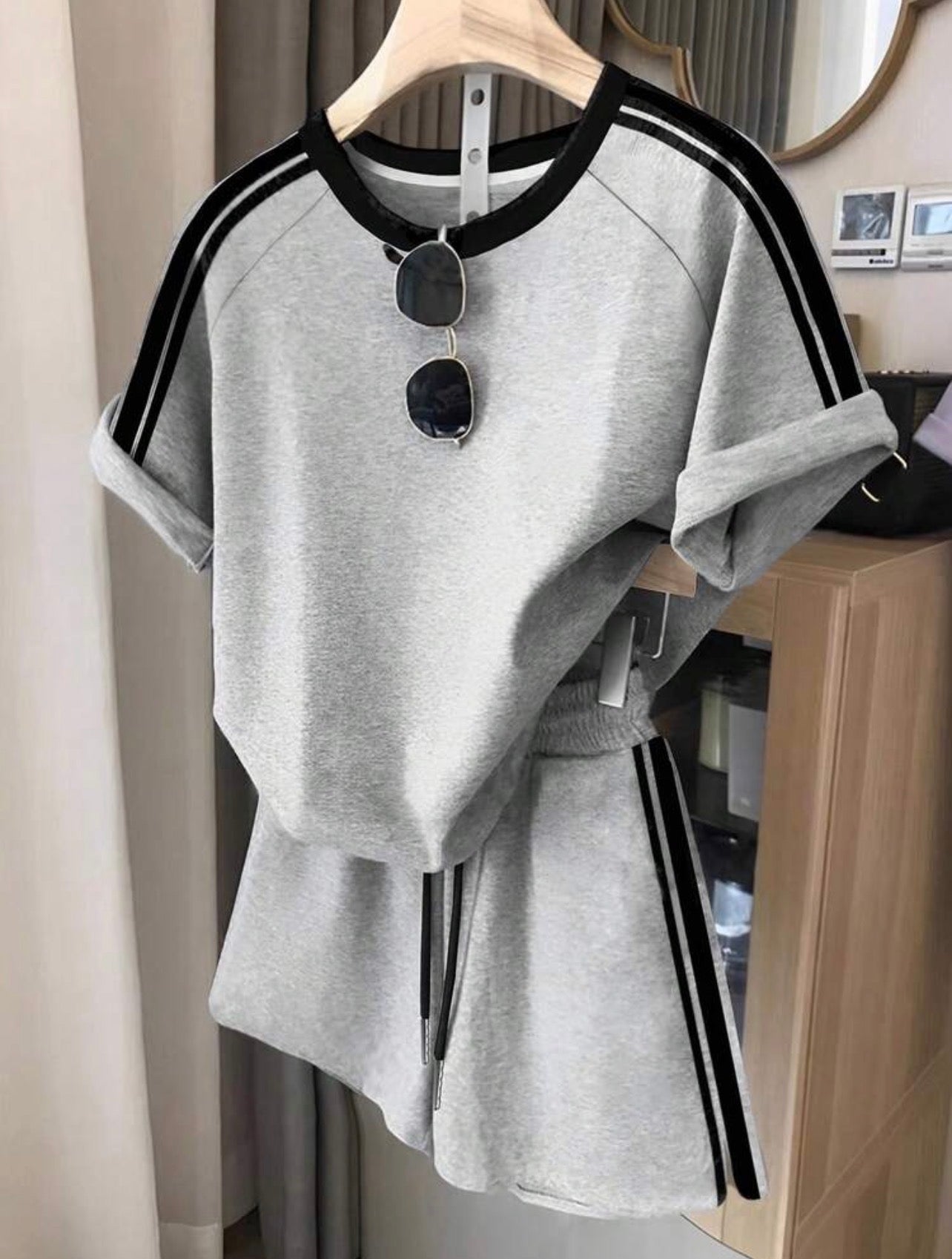 Women’s Colorblock Striped T-Shirt & Shorts Two-Piece Sporty Set