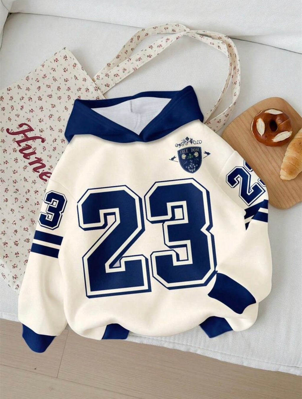 Women’s Collegiate Print Loose Fit Long Sleeve Sweatshirt – Casual Streetwear Style
