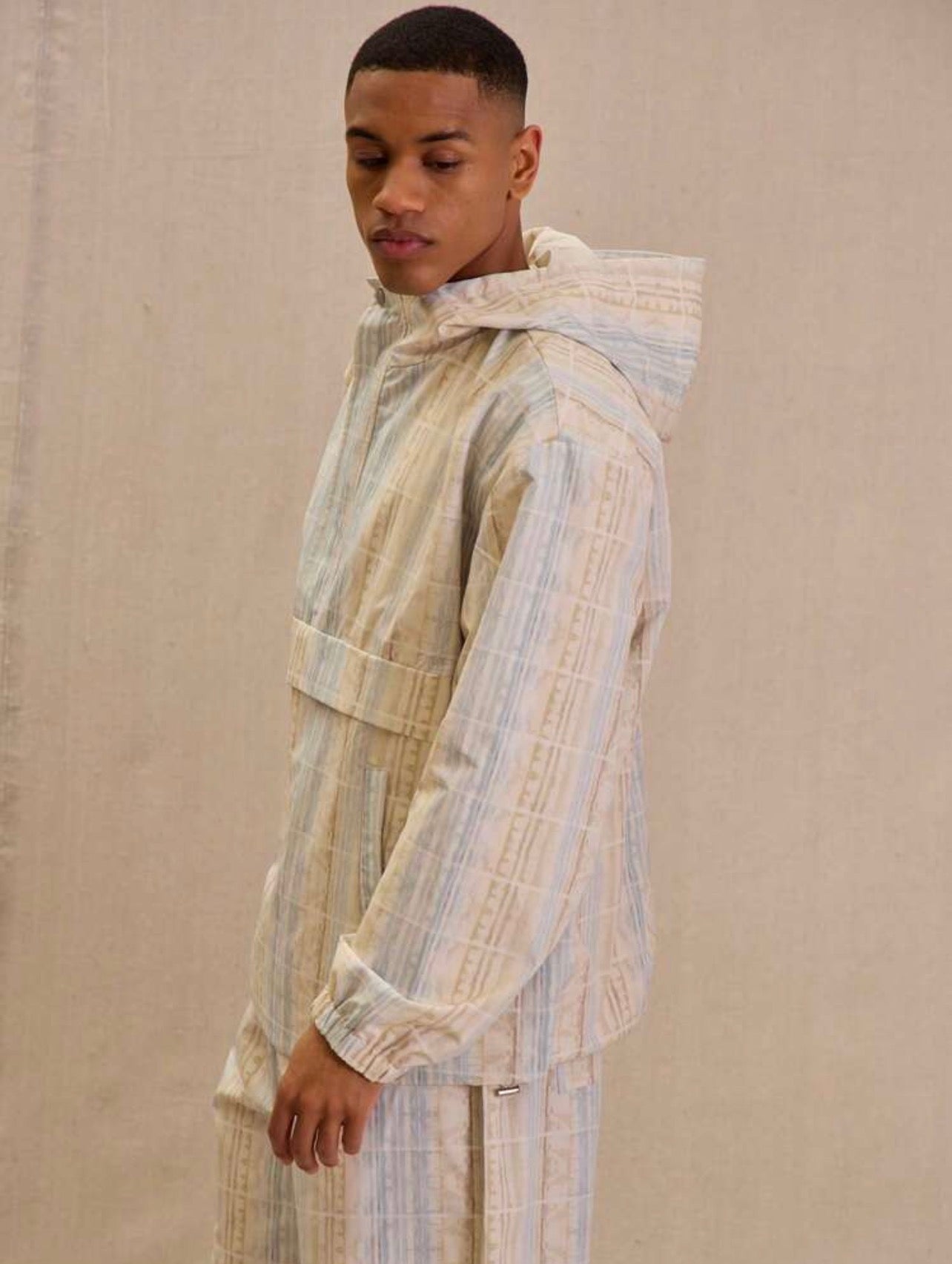 Men’s Abstract Print Hooded Shell Jacket – Relaxed Fit Outerwear