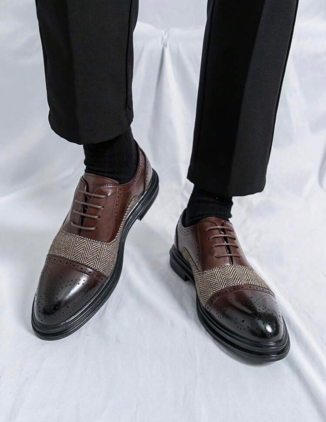 Men’s Vintage Check Pattern Lace-Up Dress Shoes with Classic Loafer-Inspired Style