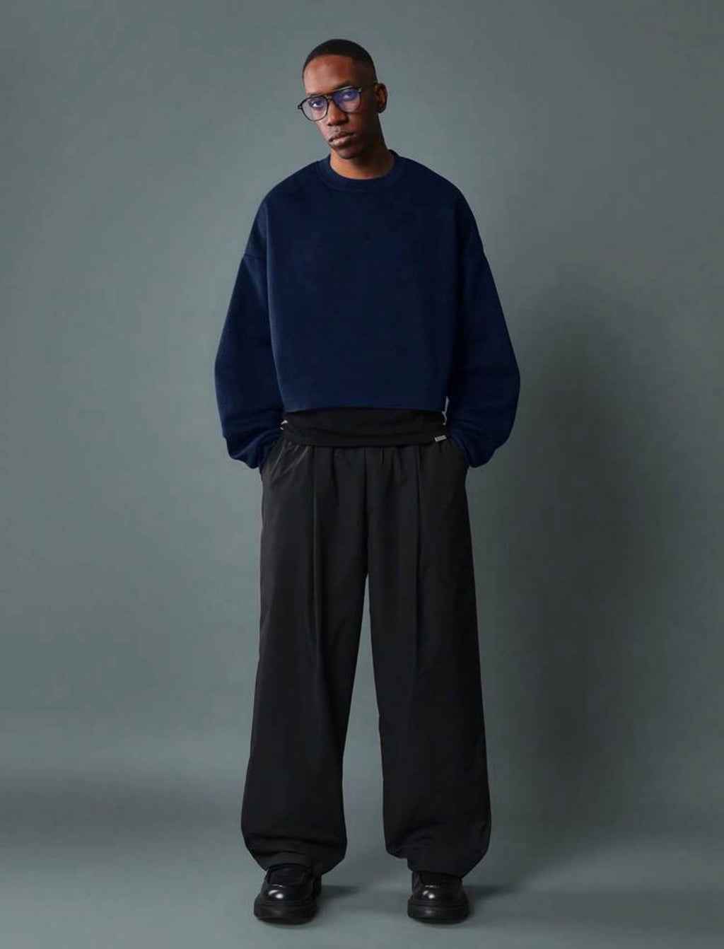 Streetwear Crop Sweatshirt with Varsity Letter Print – Urban Athleisure Pullover