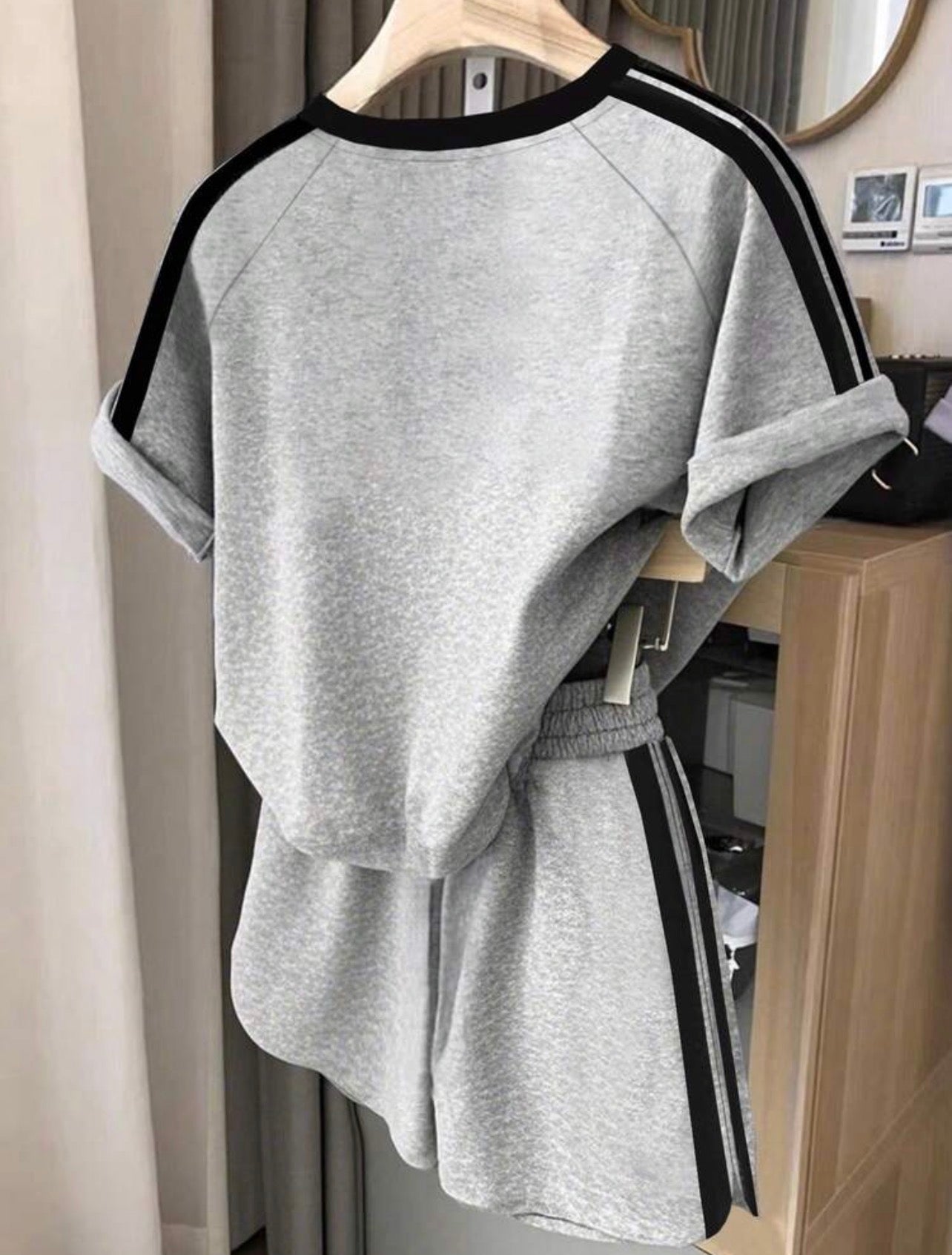 Women’s Colorblock Striped T-Shirt & Shorts Two-Piece Sporty Set