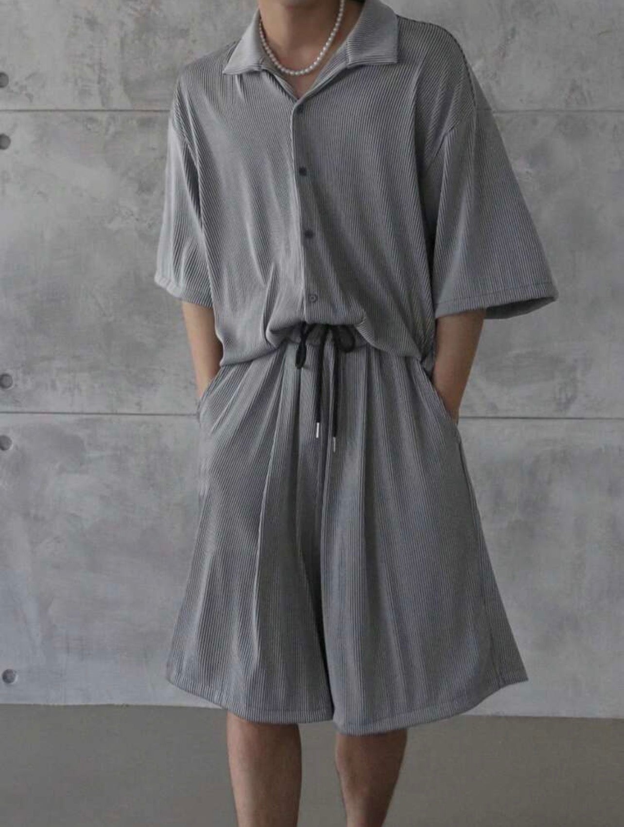Men’s Grey Textured Fabric Short Sleeve Shirt & Shorts Two-Piece Set – Casual Summer Outfit