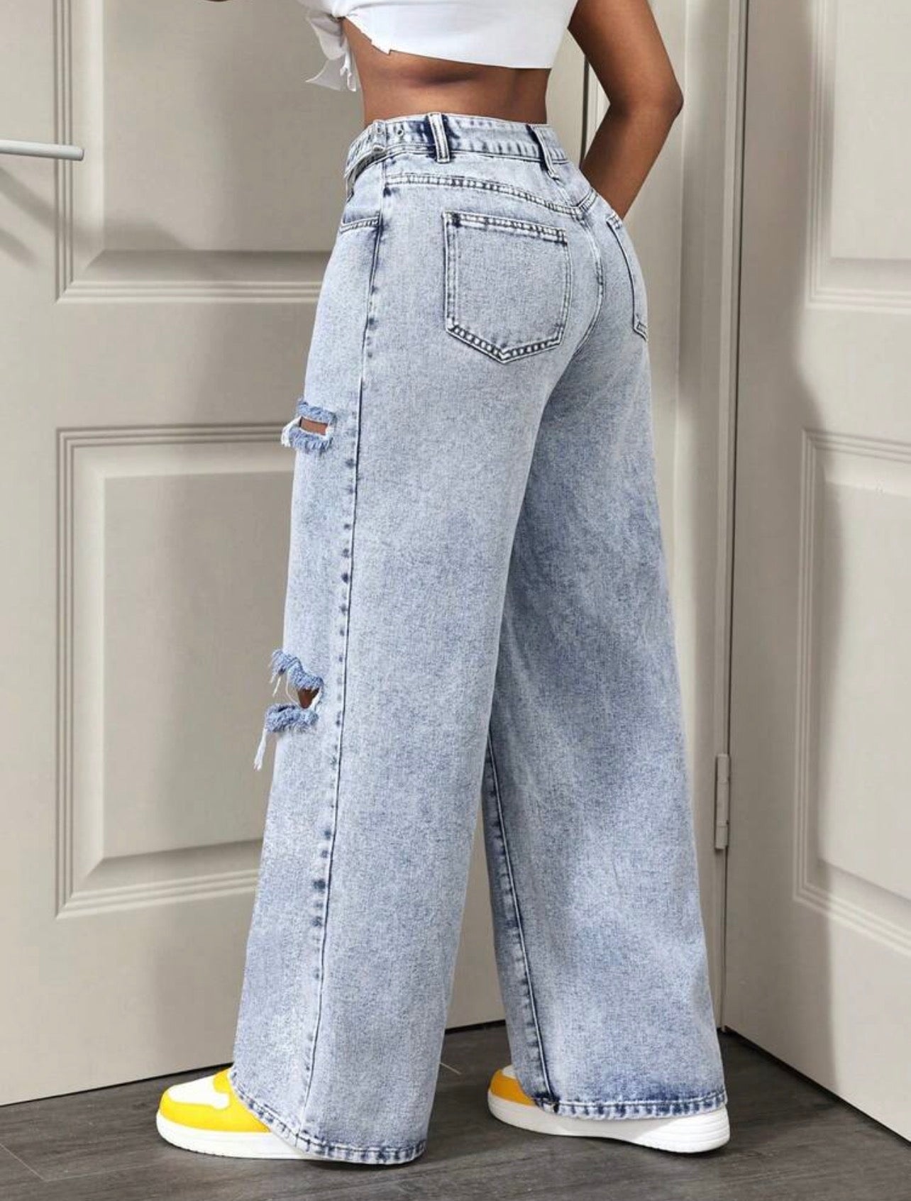 Women’s Distressed Wide Leg Jeans with Pocket & Button Detail
