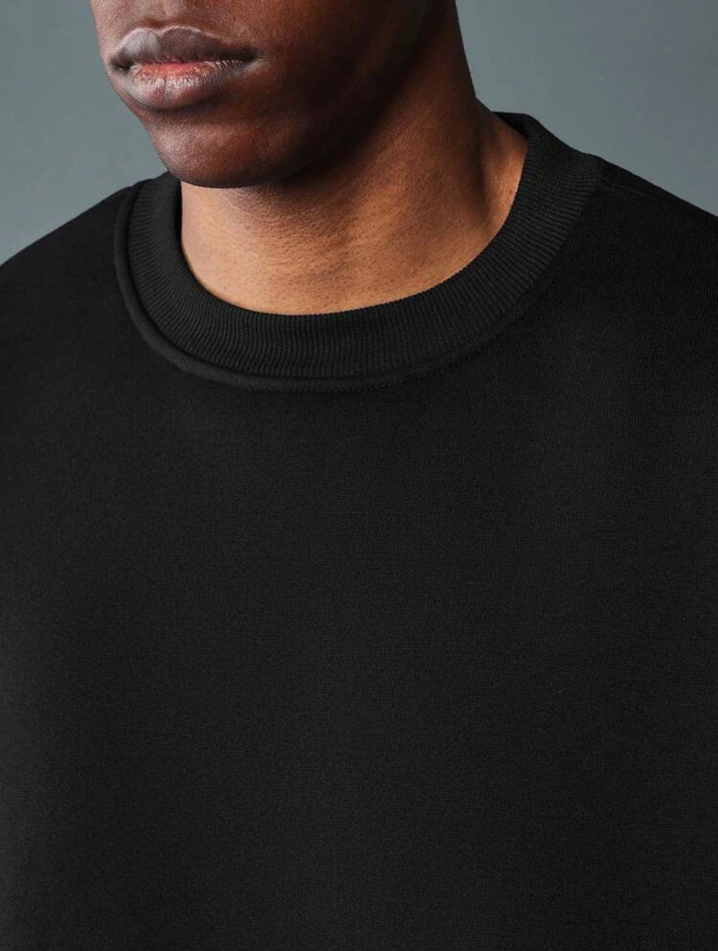 Streetwear Crop Sweatshirt with Varsity Letter Print – Urban Athleisure Pullover
