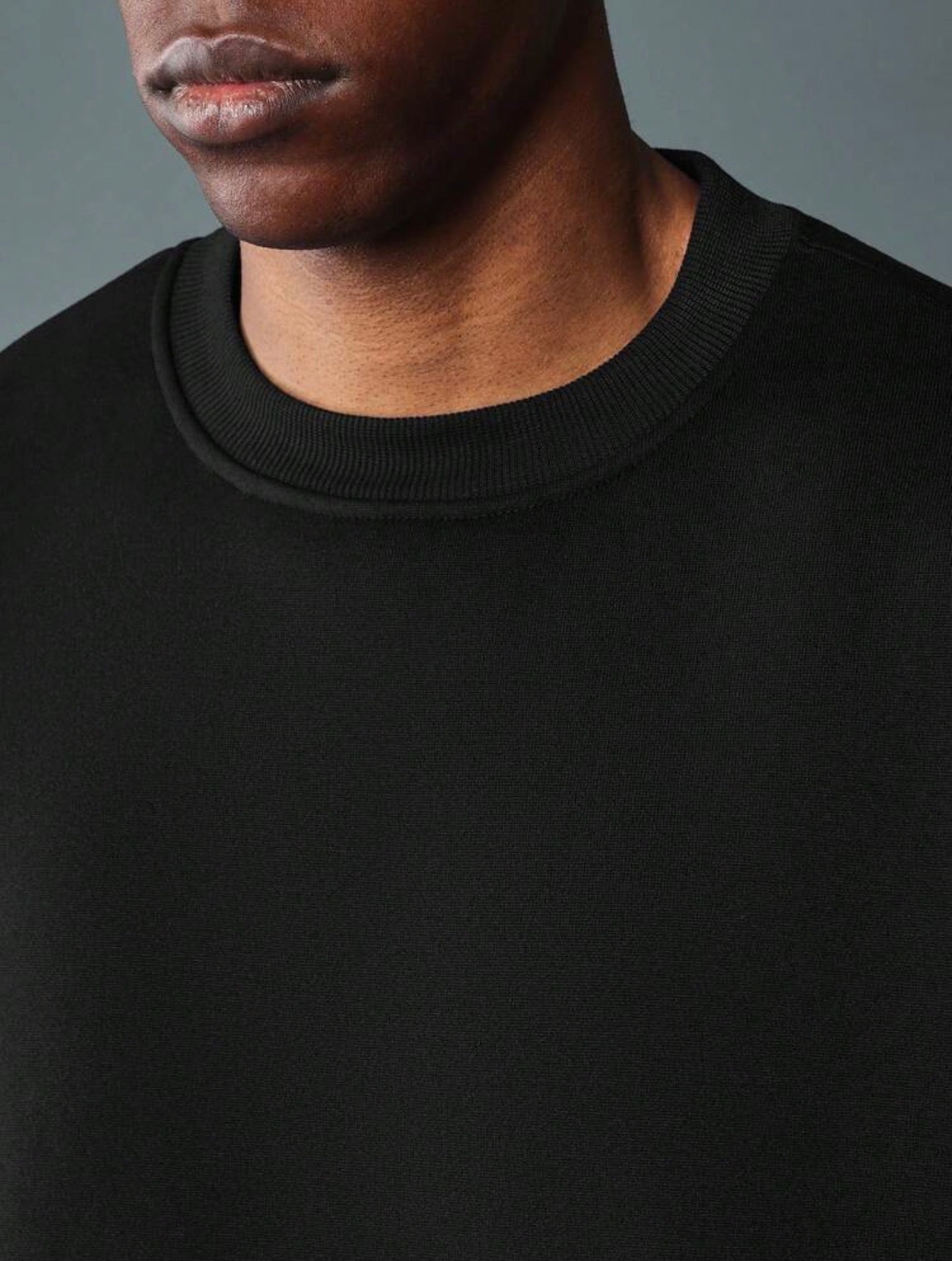 Streetwear Crop Sweatshirt with Varsity Letter Print – Urban Athleisure Pullover