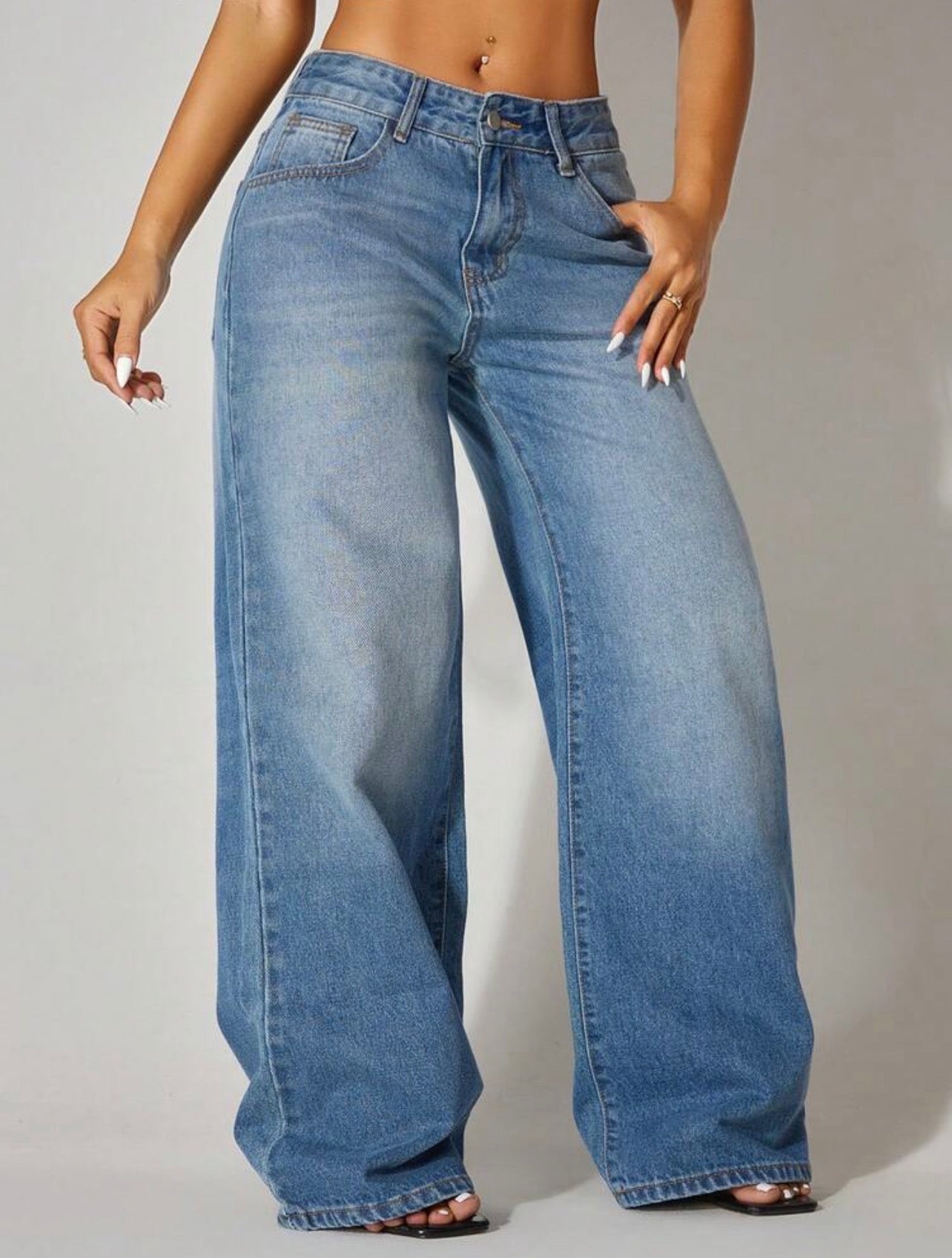 Women’s Low-Waist Wide-Leg Denim Jeans with Slant Pockets – Casual Everyday Wear