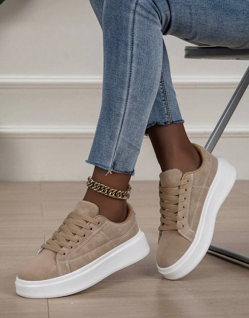 Women’s Lightweight White Casual Sneakers for Everyday Street Style