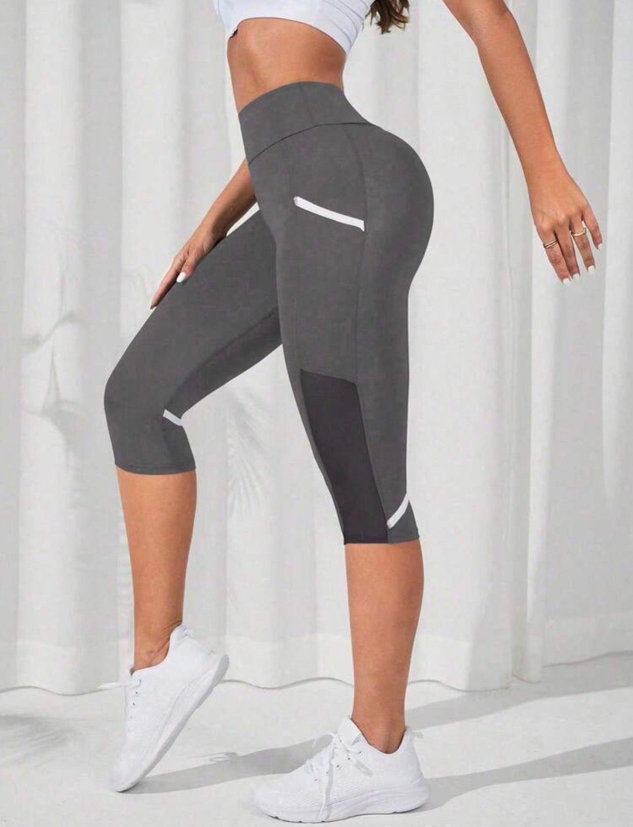 Women’s Contrast Mesh Capri Sports Leggings for Yoga & Workout