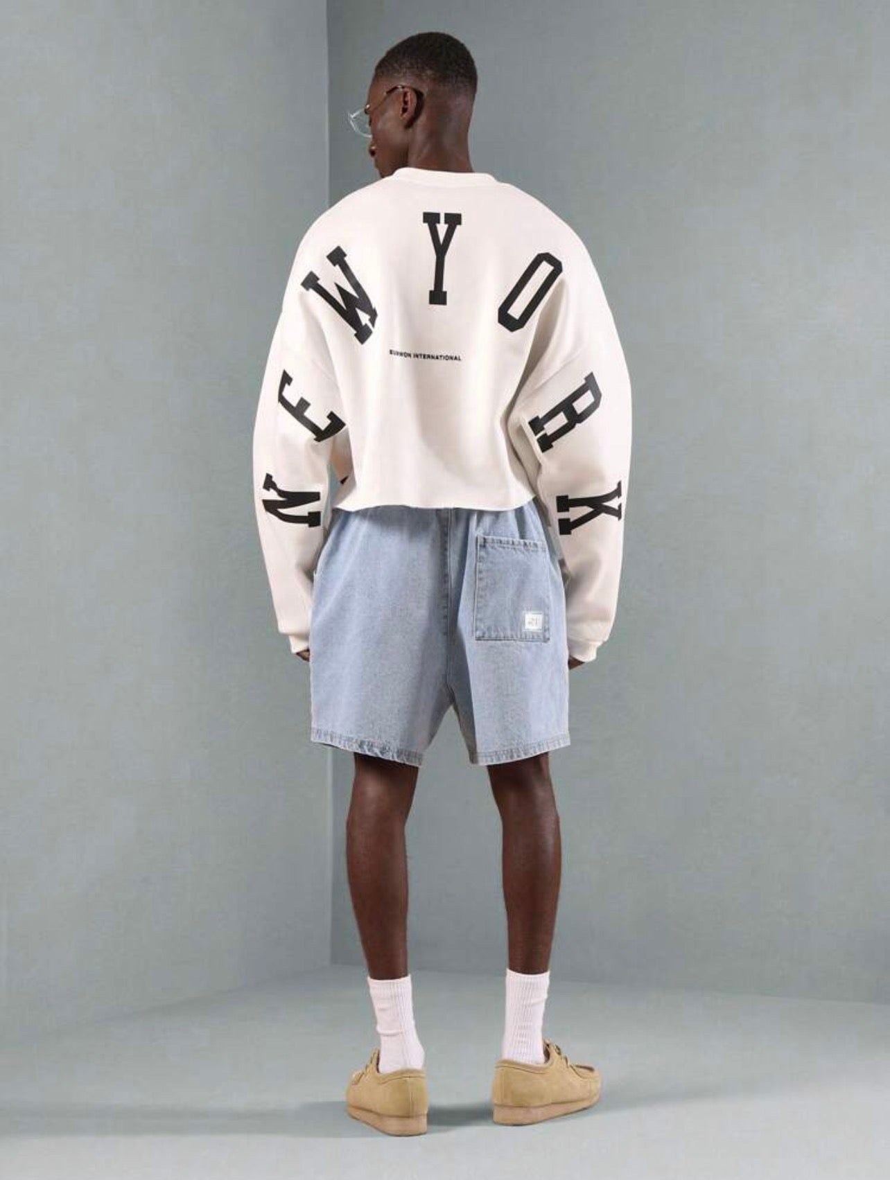 Streetwear Crop Sweatshirt with Varsity Letter Print – Urban Athleisure Pullover