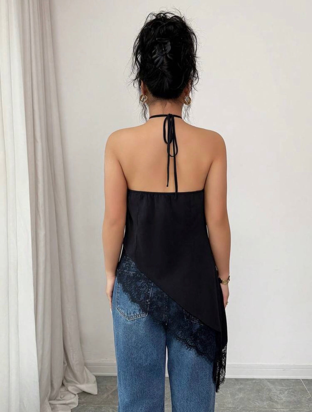 Women’s Halter Neck Lace Trim Backless Camisole Top with Asymmetric Hem