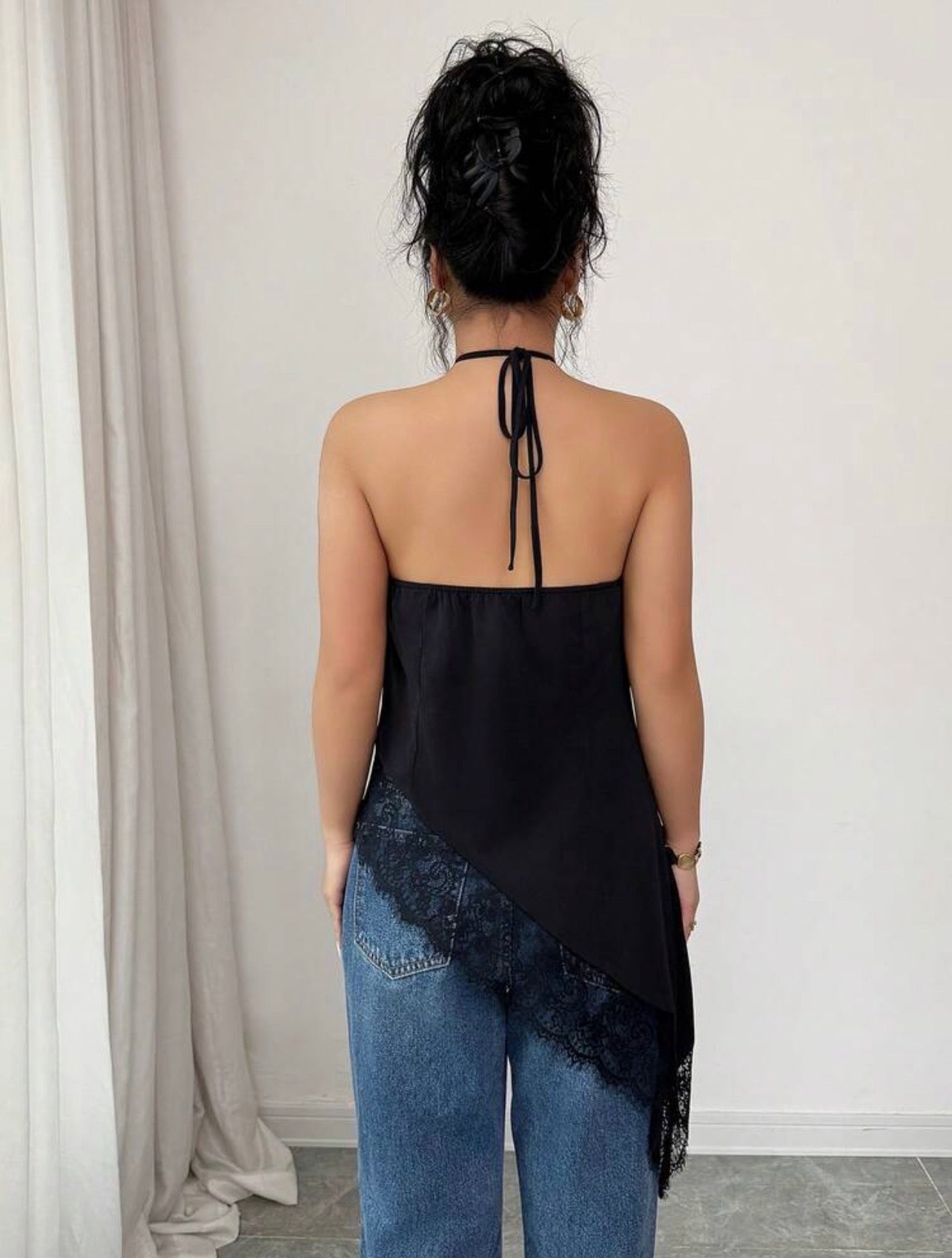 Women’s Halter Neck Lace Trim Backless Camisole Top with Asymmetric Hem