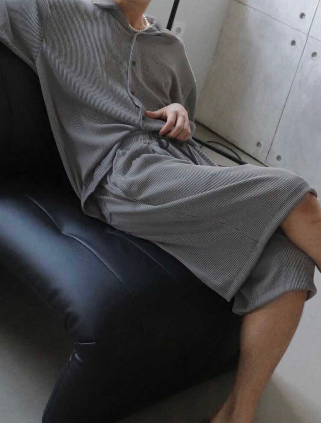 Men’s Grey Textured Fabric Short Sleeve Shirt & Shorts Two-Piece Set – Casual Summer Outfit