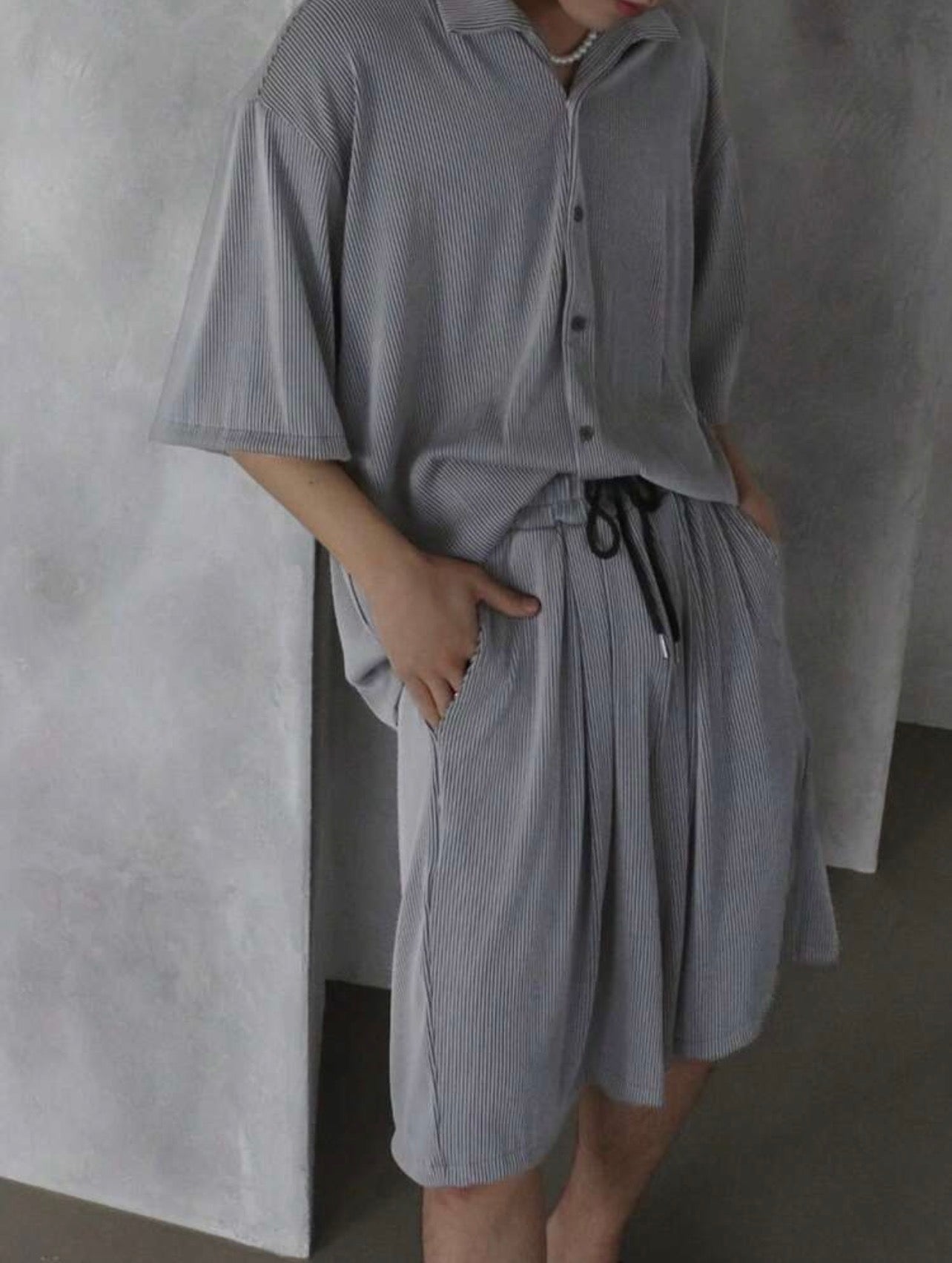 Men’s Grey Textured Fabric Short Sleeve Shirt & Shorts Two-Piece Set – Casual Summer Outfit