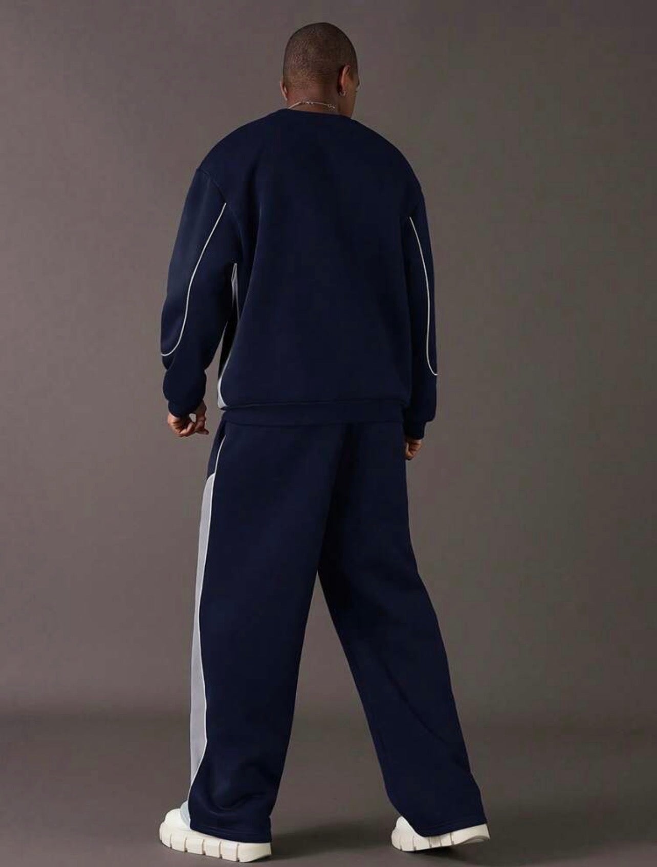 Men’s Contrast Color Long Sleeve Sweatshirt & Sweatpants Two-Piece Set – Casual Cozy Outfit