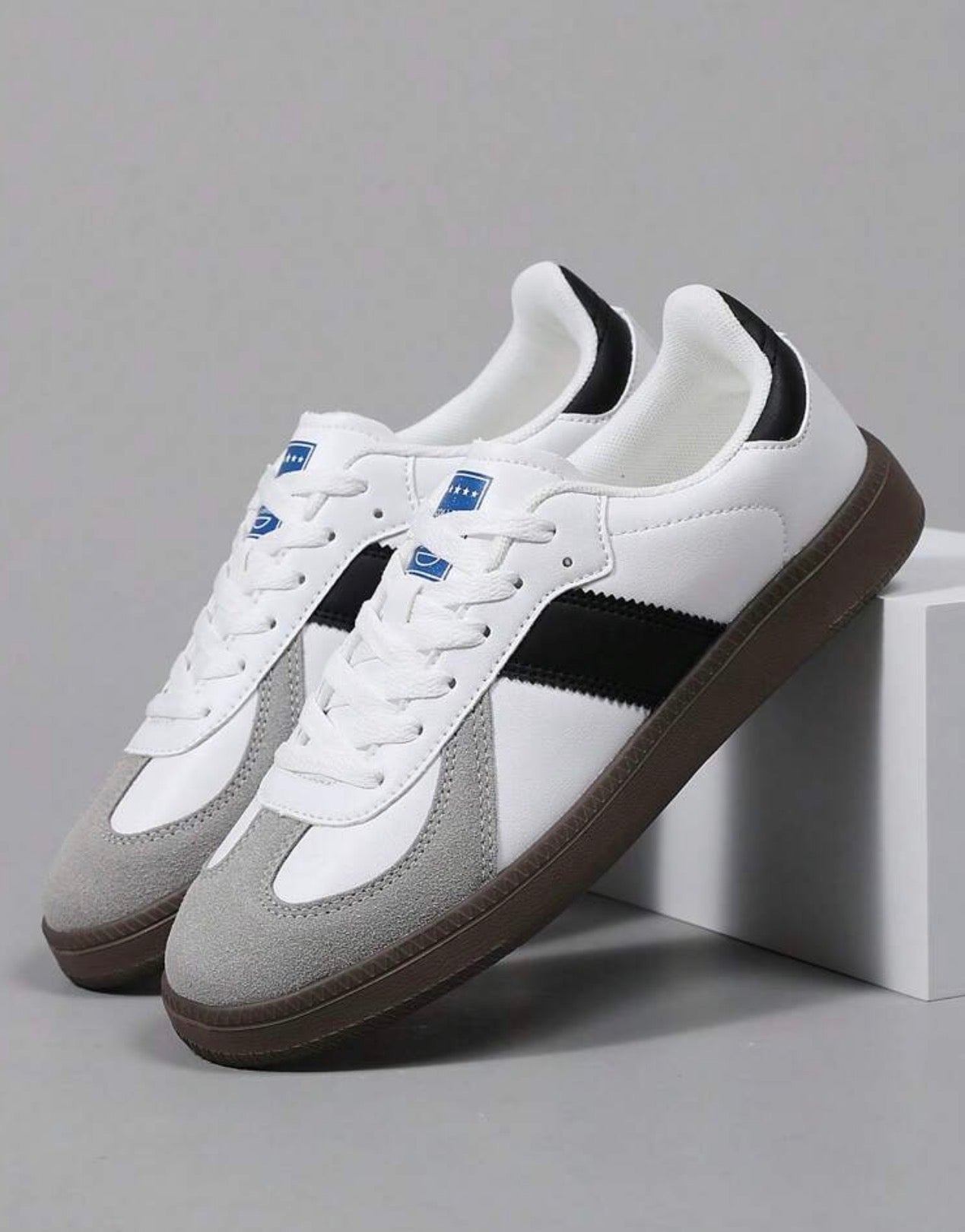 Men’s White Athletic Running Sneakers with Rounded Toe Casual Sports Design