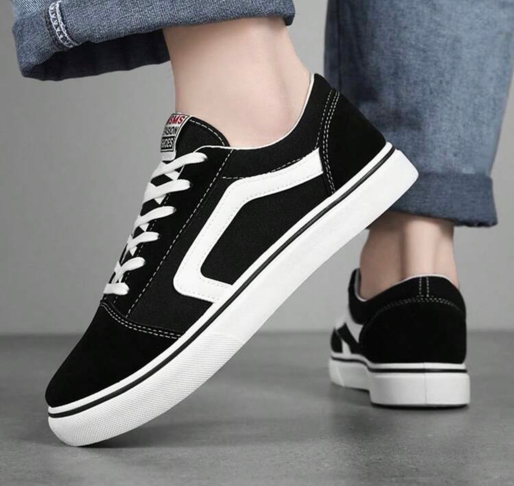 Men’s Solid Color Canvas Lace-Up Sneakers with Non-Slip Sole for Outdoor Activities