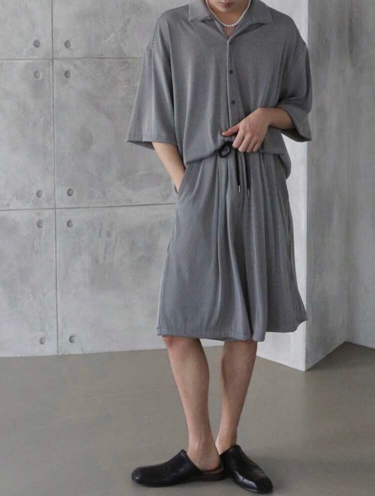 Men’s Grey Textured Fabric Short Sleeve Shirt & Shorts Two-Piece Set – Casual Summer Outfit
