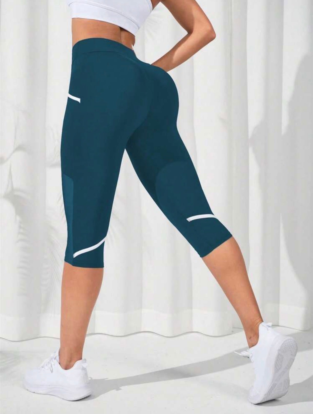 Women’s Contrast Mesh Capri Sports Leggings for Yoga & Workout