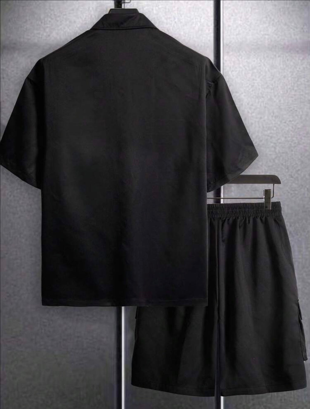 Men’s Short Sleeve Shirt & Shorts Two-Piece Set – Streetwear Outfit with Patch Detail