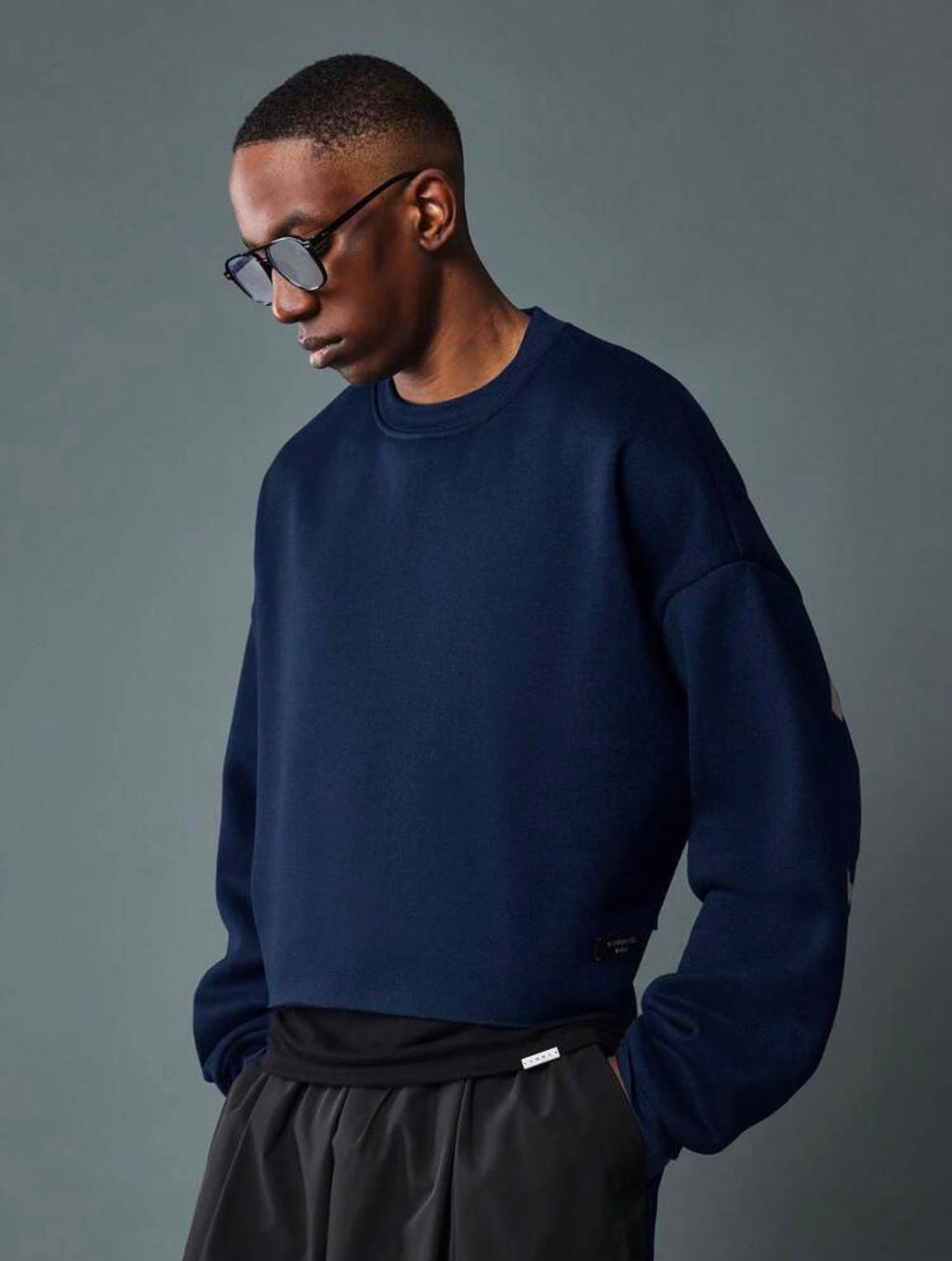 Streetwear Crop Sweatshirt with Varsity Letter Print – Urban Athleisure Pullover