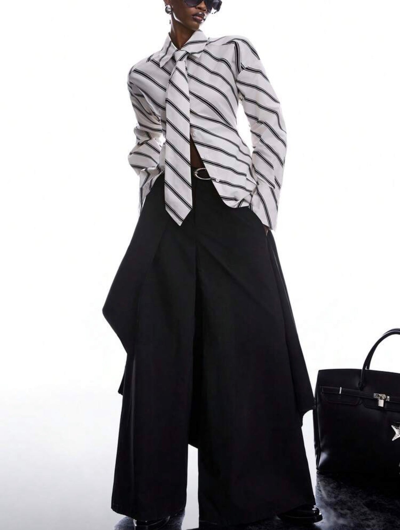 Women’s Minimalist Blue Striped Button-Front Long Sleeve Shirt – Casual Commuter Blouse