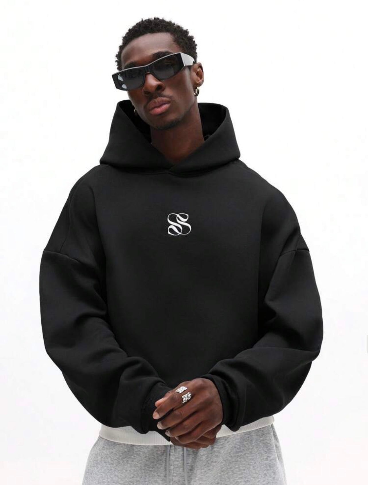 Drop Shoulder Oversized Pullover Hoodie with Embroidered Chicago Logo – Casual Streetwear