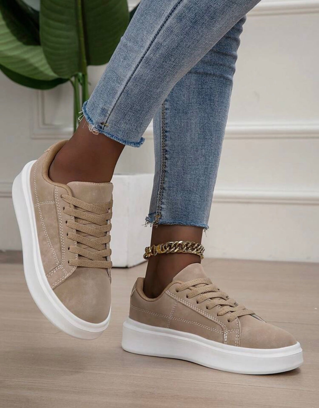 Women’s Lightweight White Casual Sneakers for Everyday Street Style