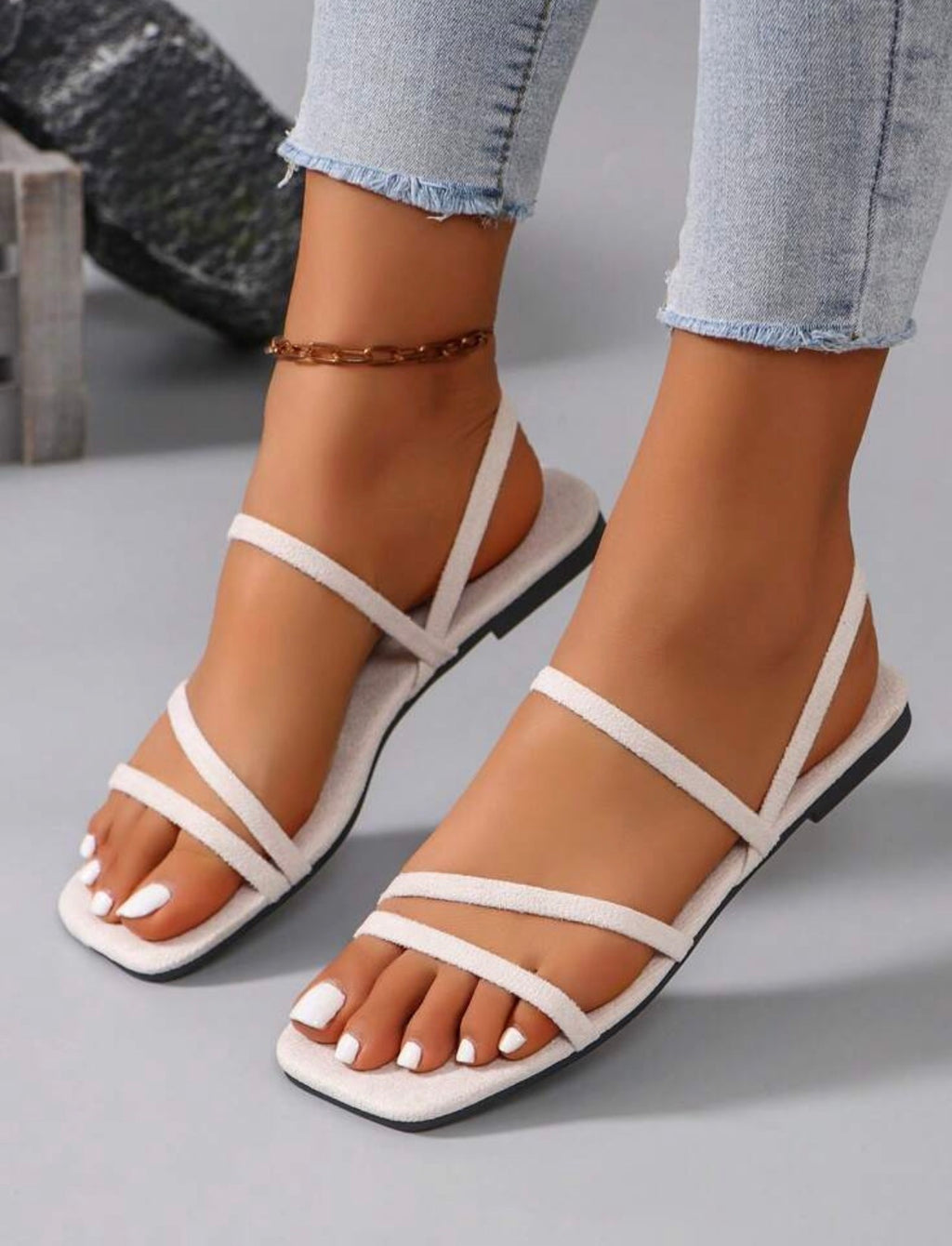 Women’s Lightweight Breathable Flat Sandals for Casual Outdoor Summer Wear