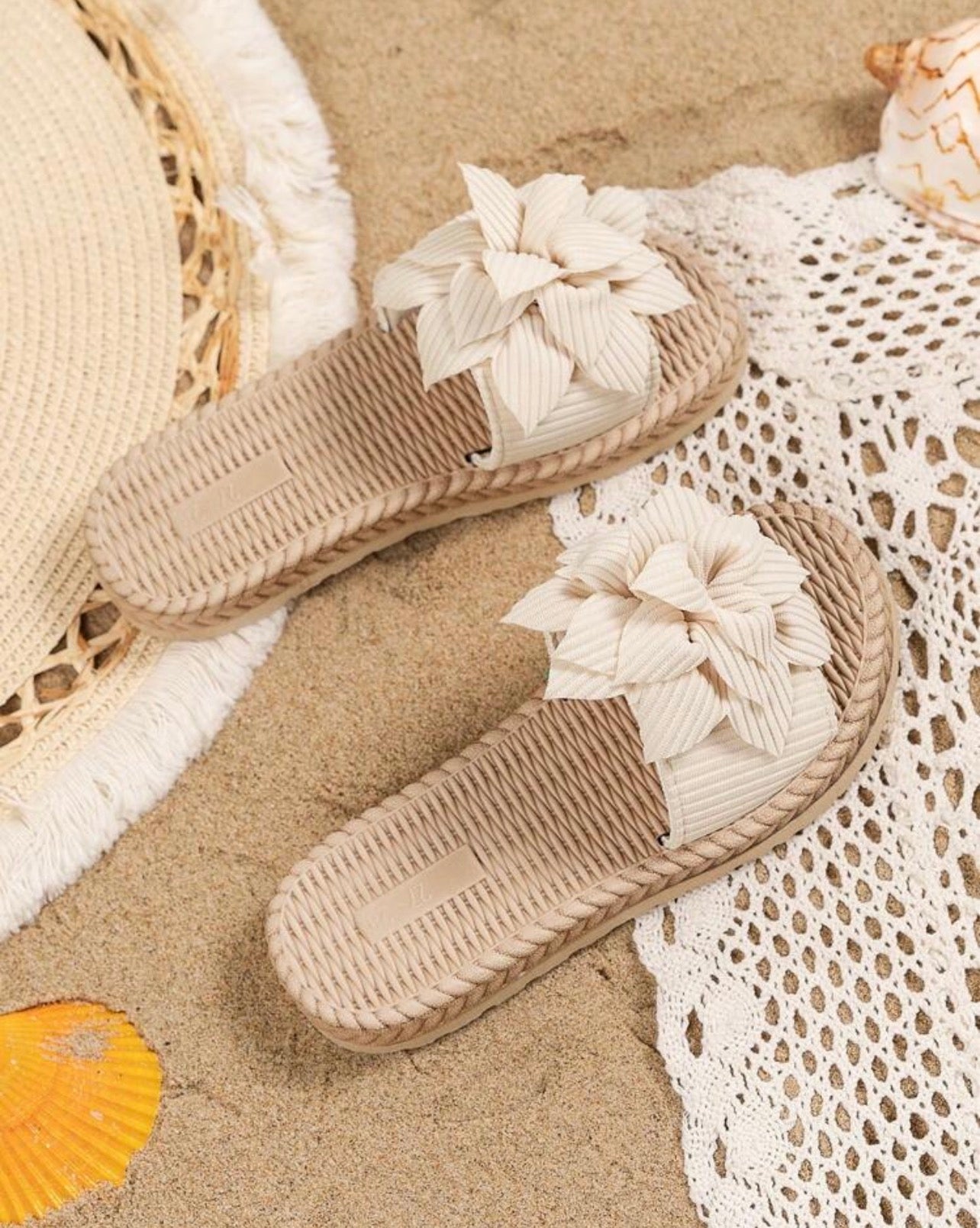 Girls’ Lightweight Bowknot Beach Slippers with Simple Stylish Design