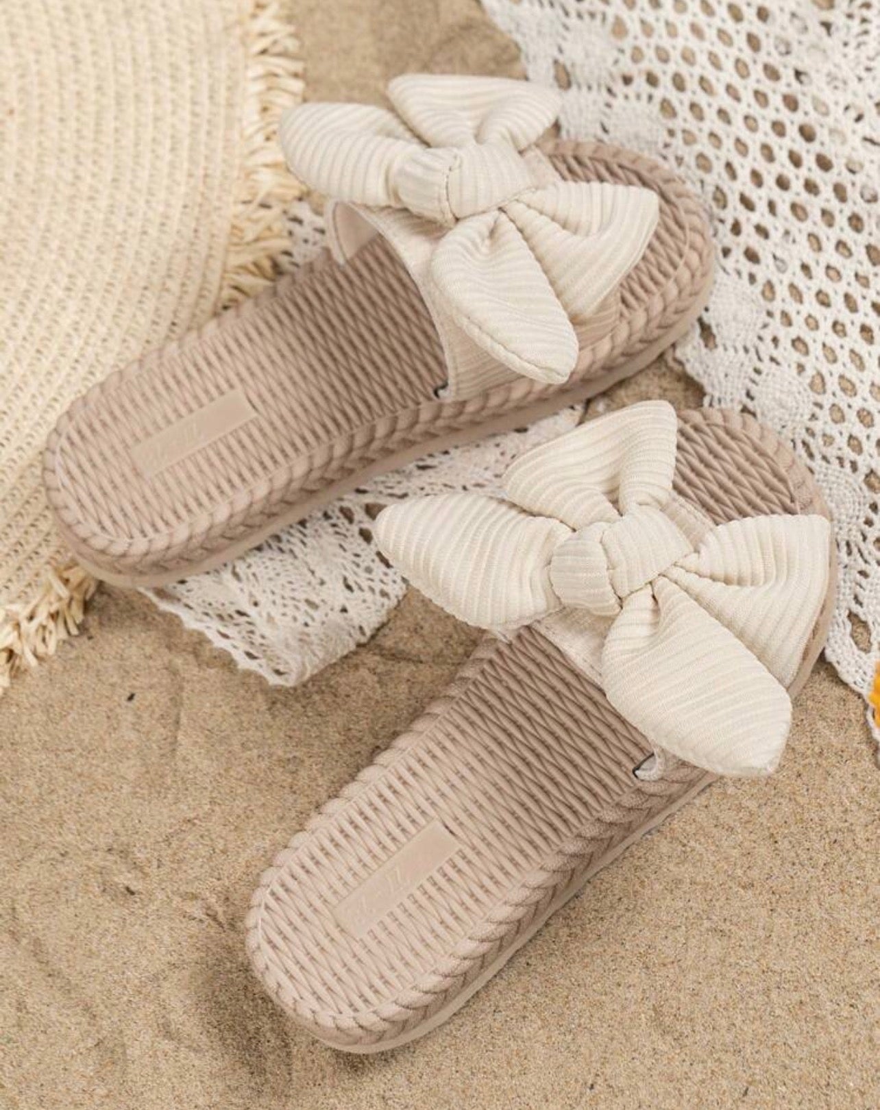 Girls’ Lightweight Bowknot Beach Slippers with Simple Stylish Design