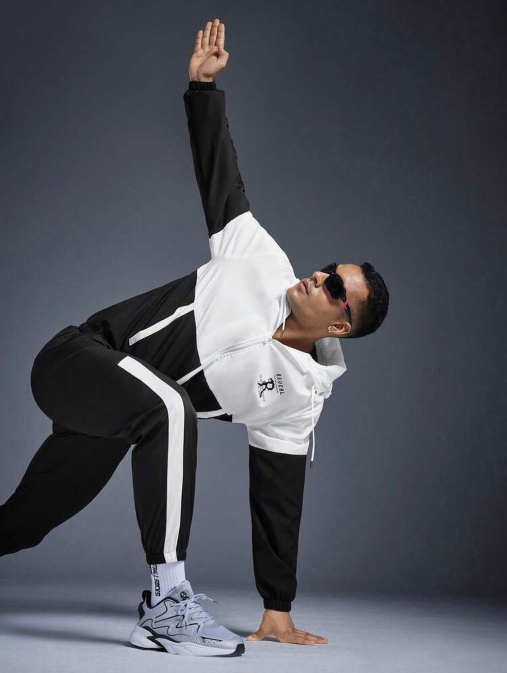 Men’s Contrast Color Splice Hooded Tracksuit Set – Two-Piece Athleisure Sportswear Outfit