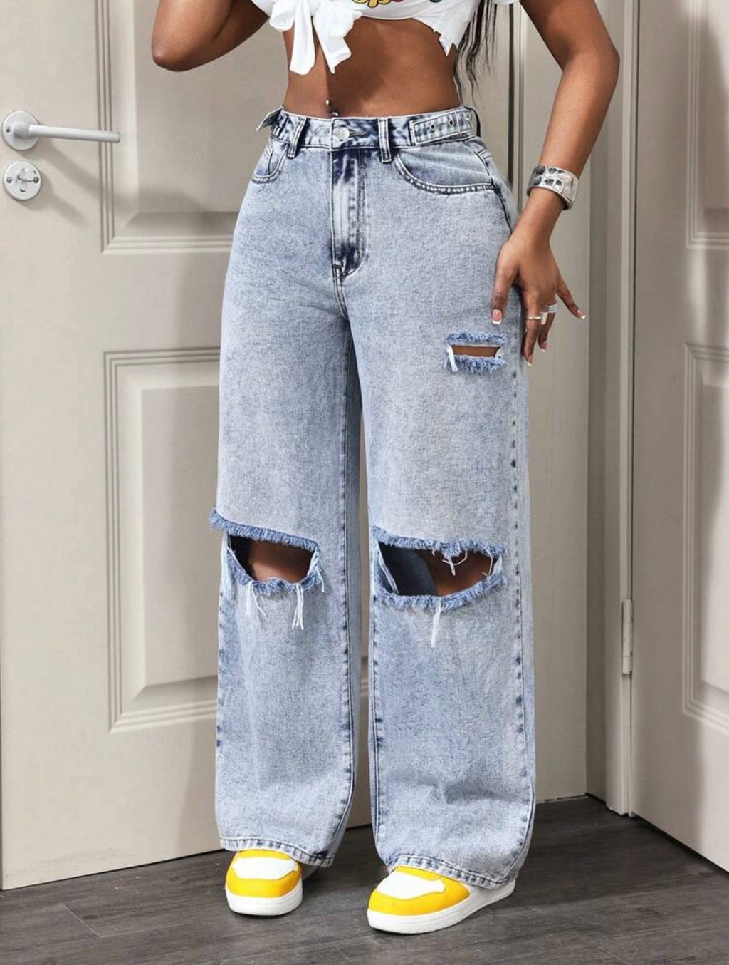Women’s Distressed Wide Leg Jeans with Pocket & Button Detail