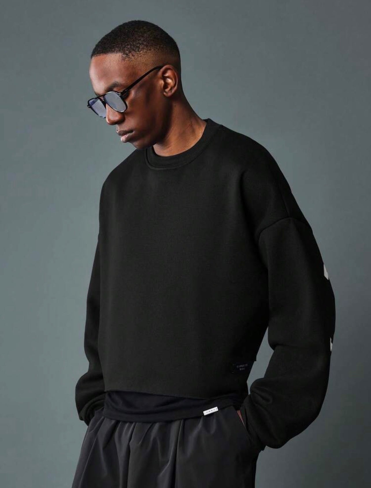 Streetwear Crop Sweatshirt with Varsity Letter Print – Urban Athleisure Pullover