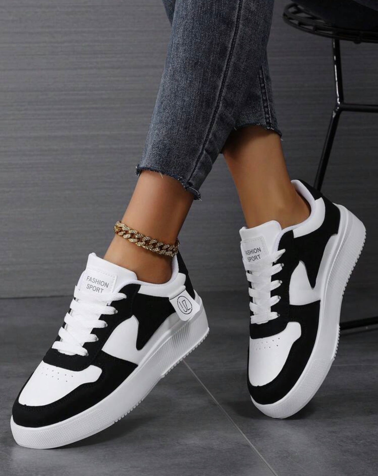 Women’s Lightweight White Casual Sneakers for Everyday Street Style