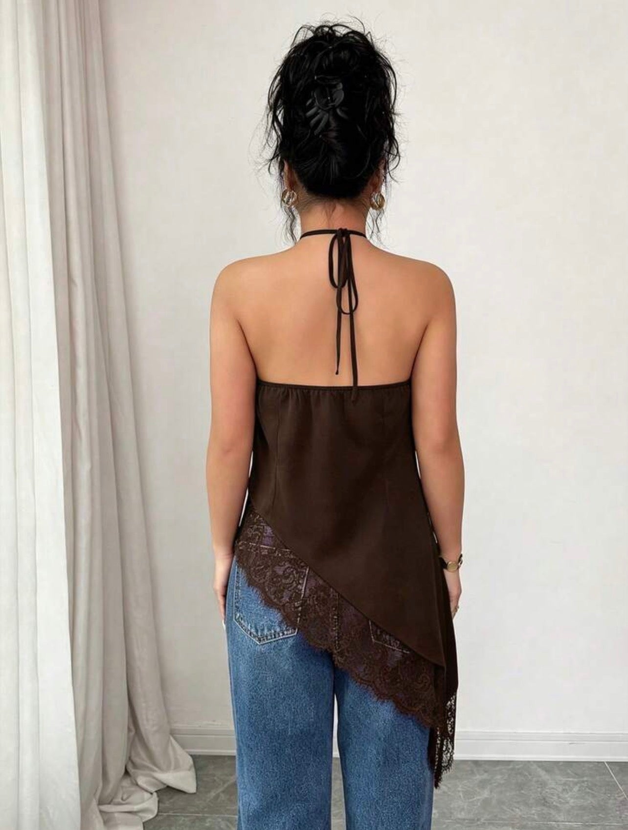 Women’s Halter Neck Lace Trim Backless Camisole Top with Asymmetric Hem