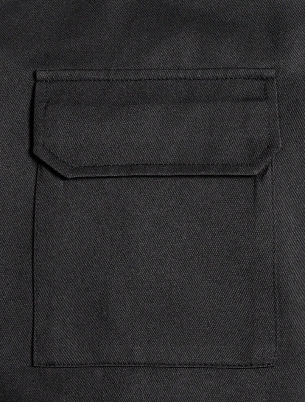 Men’s Short Sleeve Shirt & Shorts Two-Piece Set – Streetwear Outfit with Patch Detail