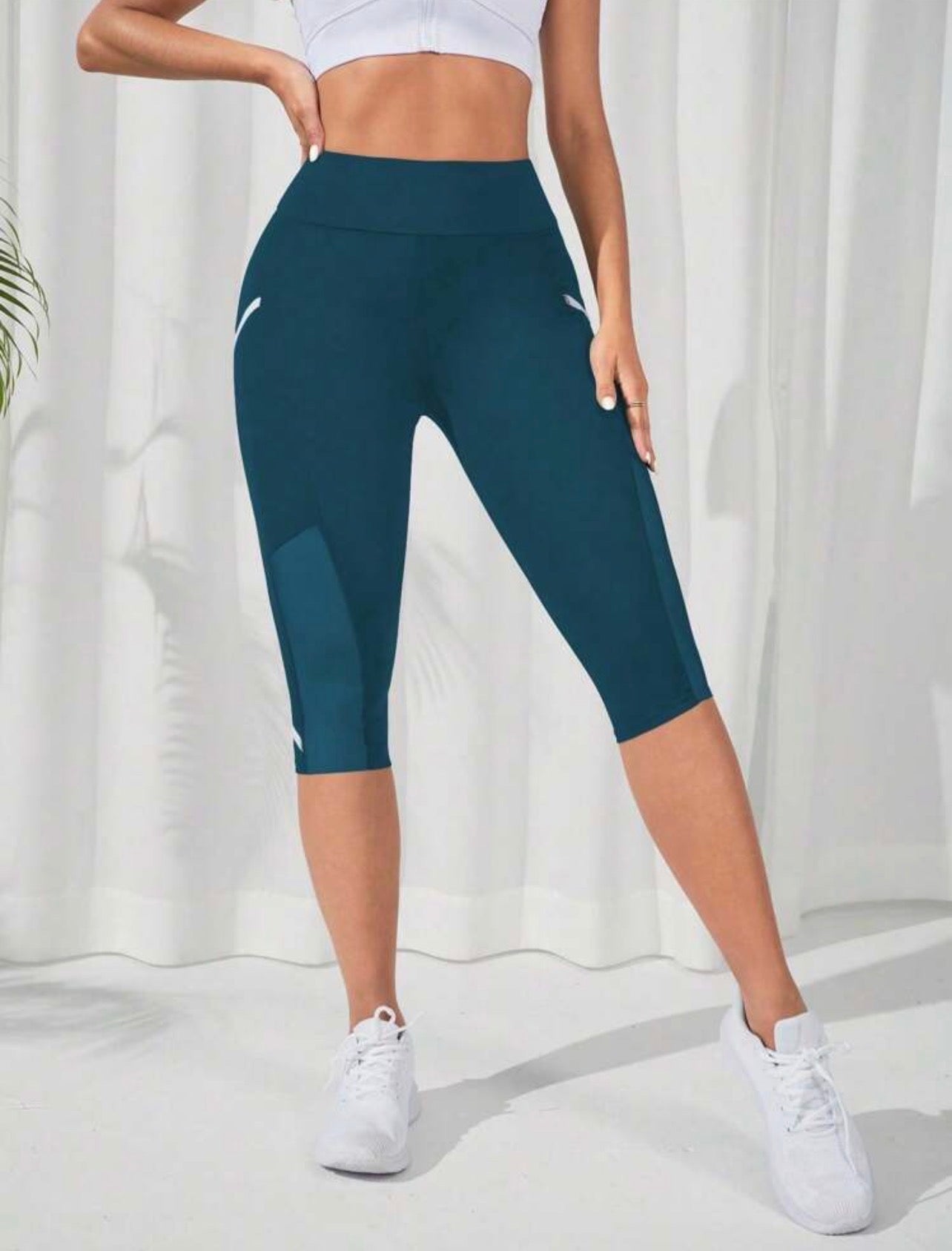 Women’s Contrast Mesh Capri Sports Leggings for Yoga & Workout