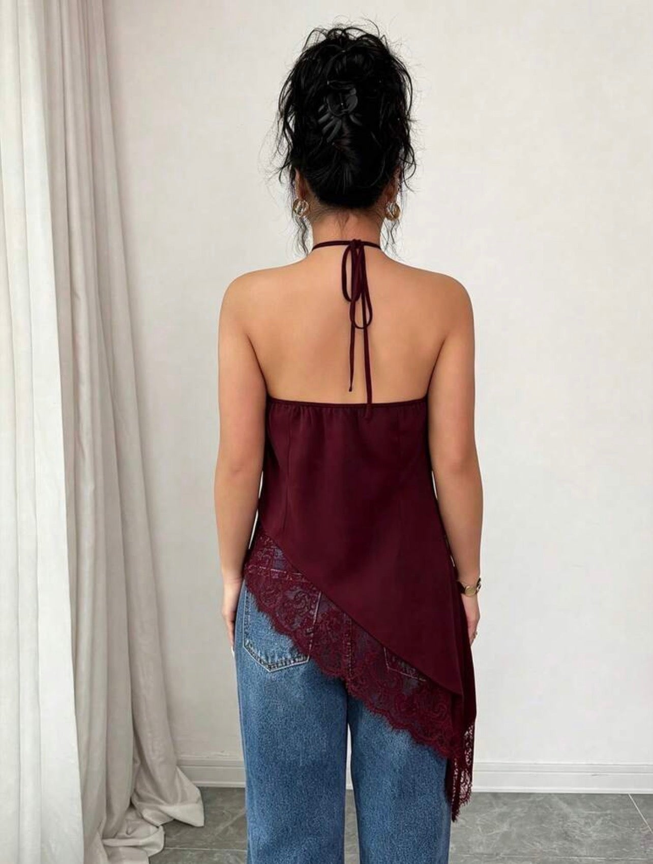 Women’s Halter Neck Lace Trim Backless Camisole Top with Asymmetric Hem