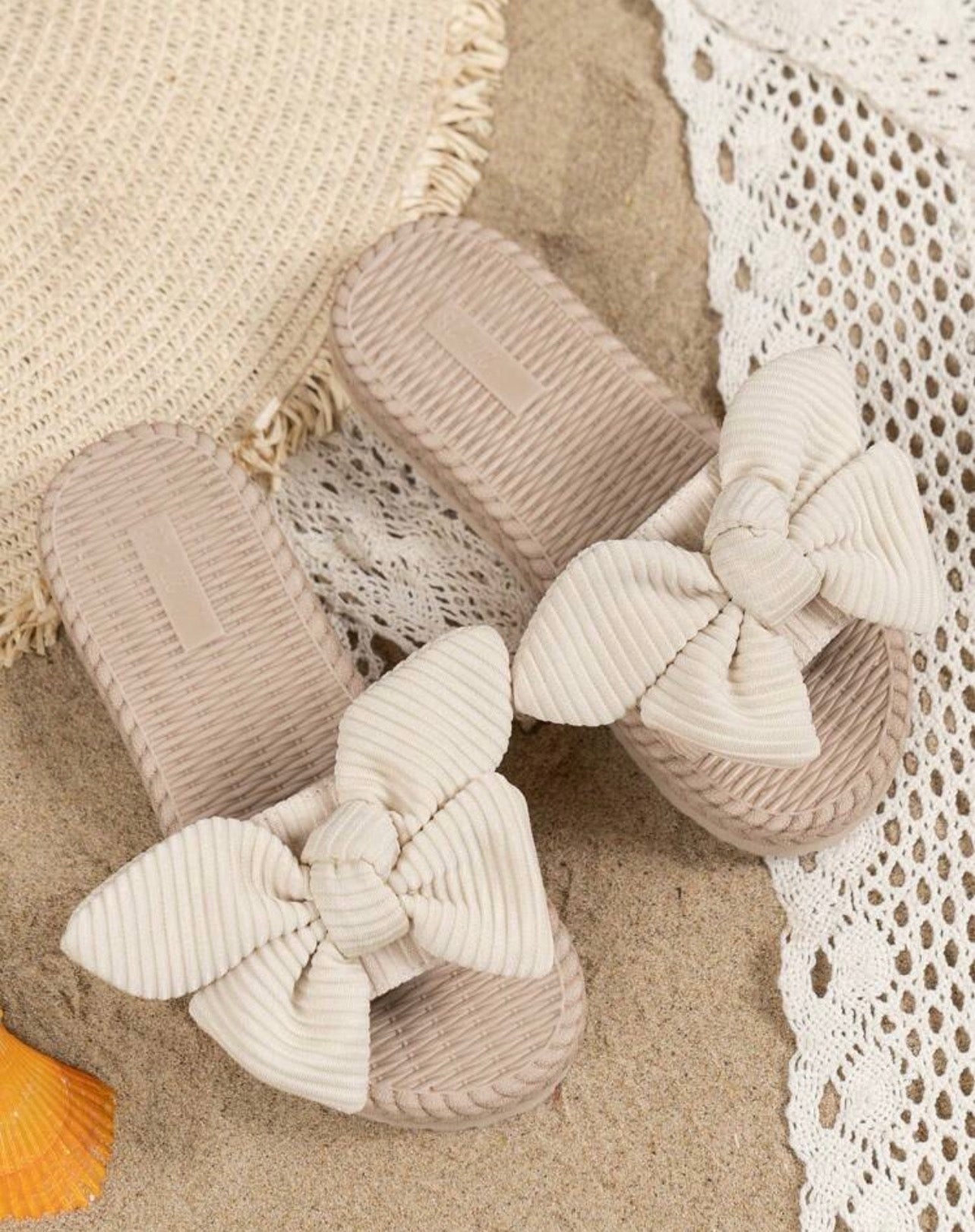 Girls’ Lightweight Bowknot Beach Slippers with Simple Stylish Design