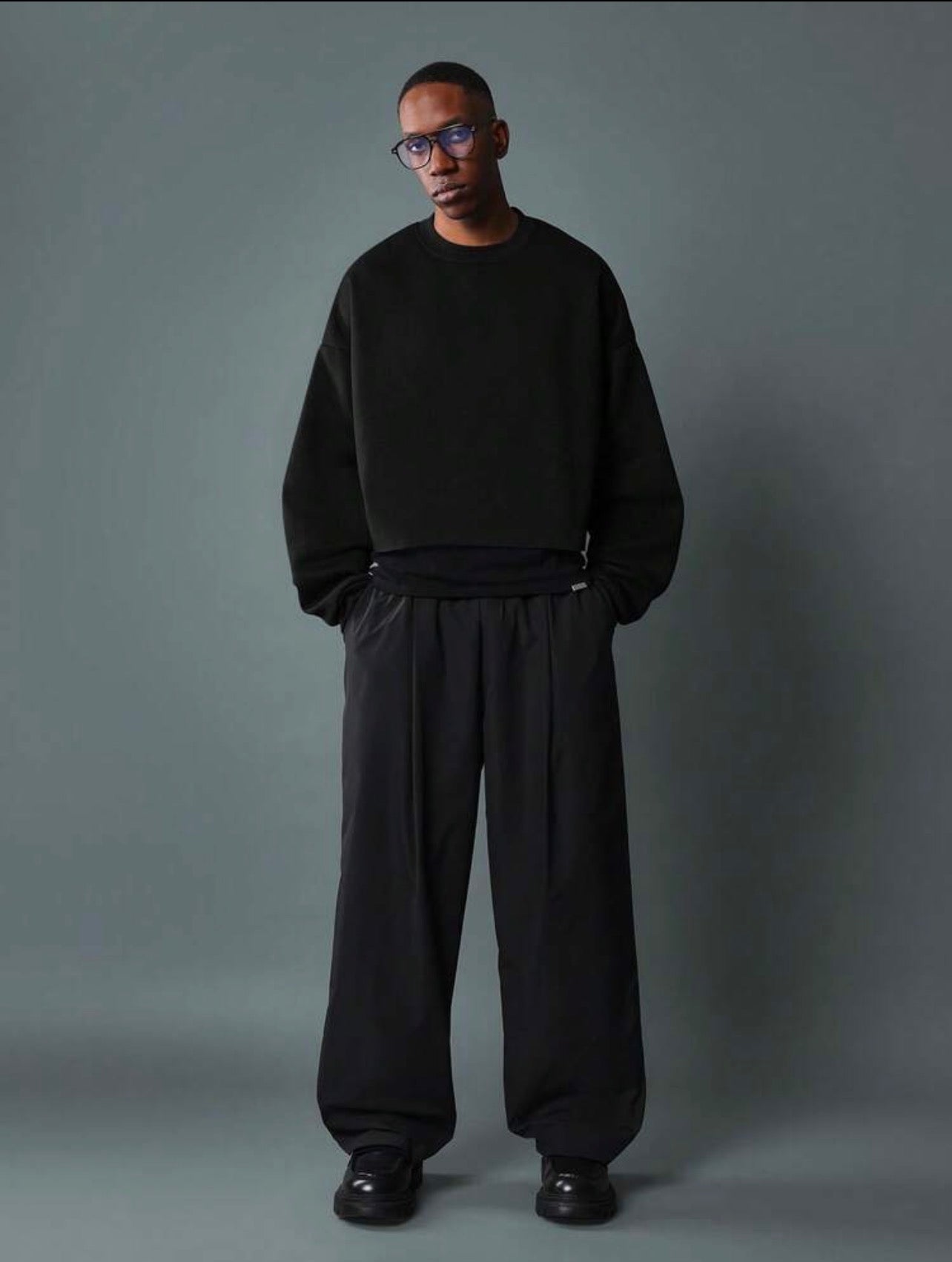 Streetwear Crop Sweatshirt with Varsity Letter Print – Urban Athleisure Pullover