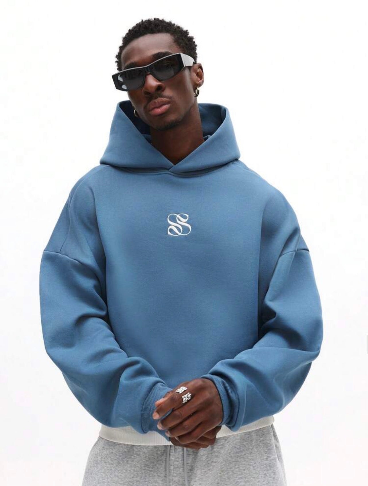 Drop Shoulder Oversized Pullover Hoodie with Embroidered Chicago Logo – Casual Streetwear